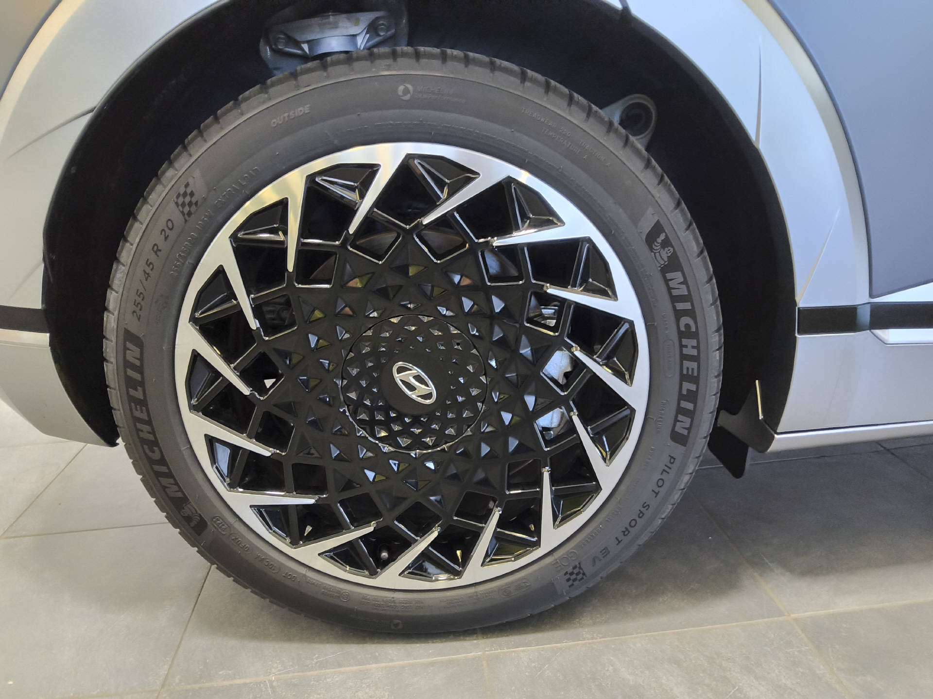 HYUNDAI Ioniq 5 77,4 kWh Vertex 4WD-image-25
