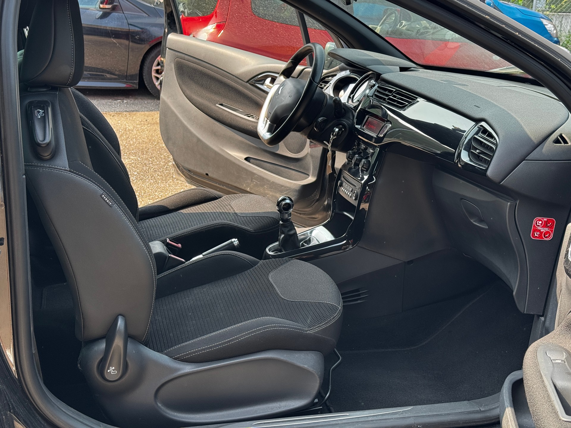 DS AUTOMOBILES DS3 1.2 VTi SO Chic-image-11