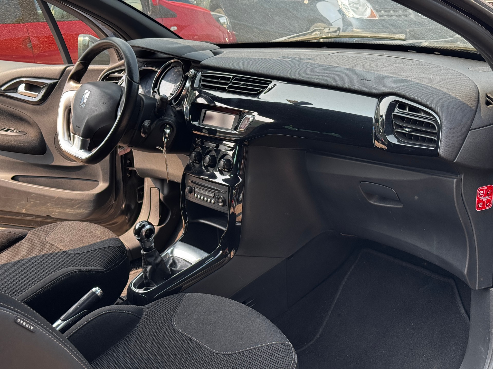 DS AUTOMOBILES DS3 1.2 VTi SO Chic-image-12