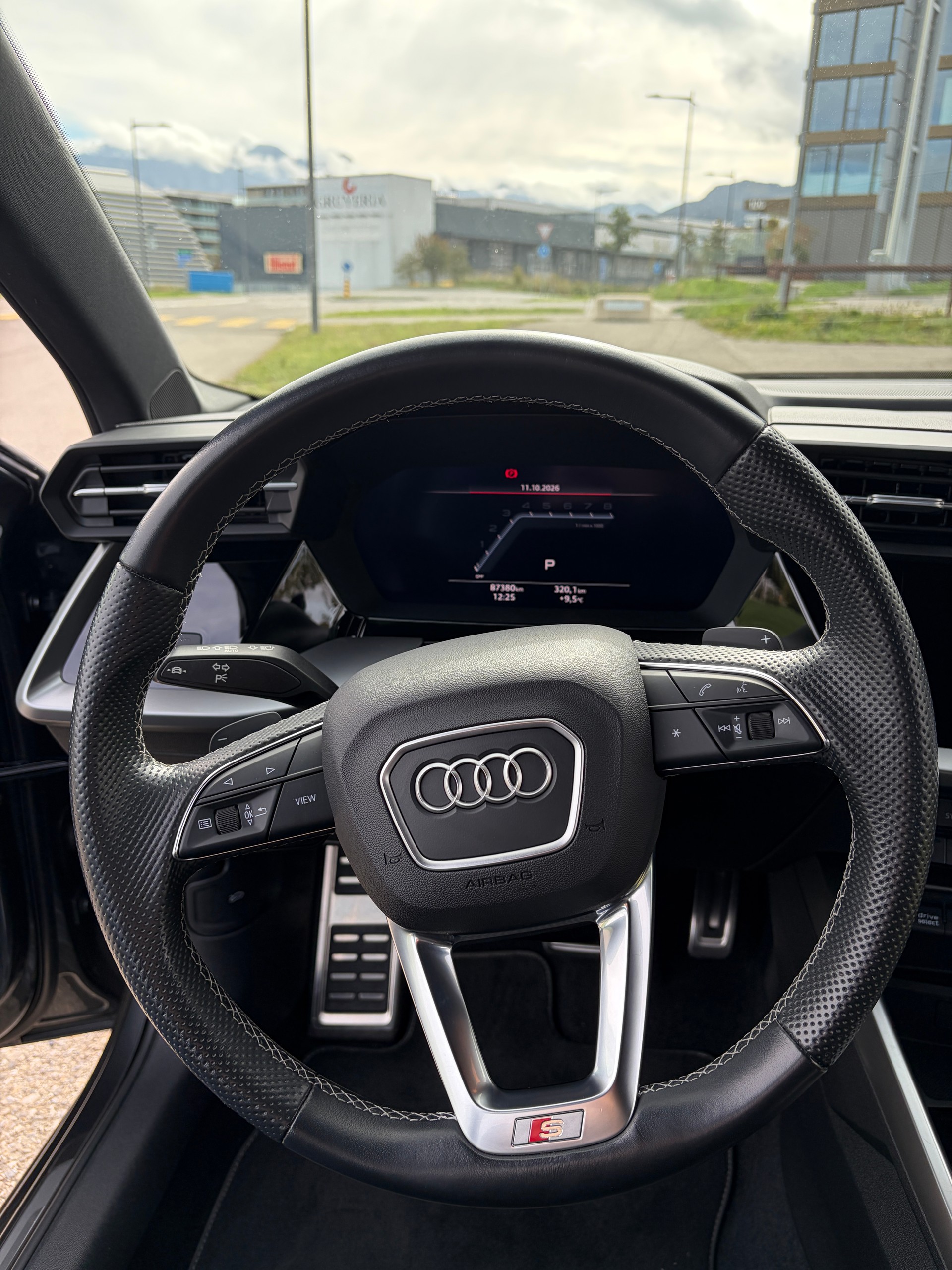 AUDI 1.5 35 TFSI S Line Attraction S-Tronic-image-2