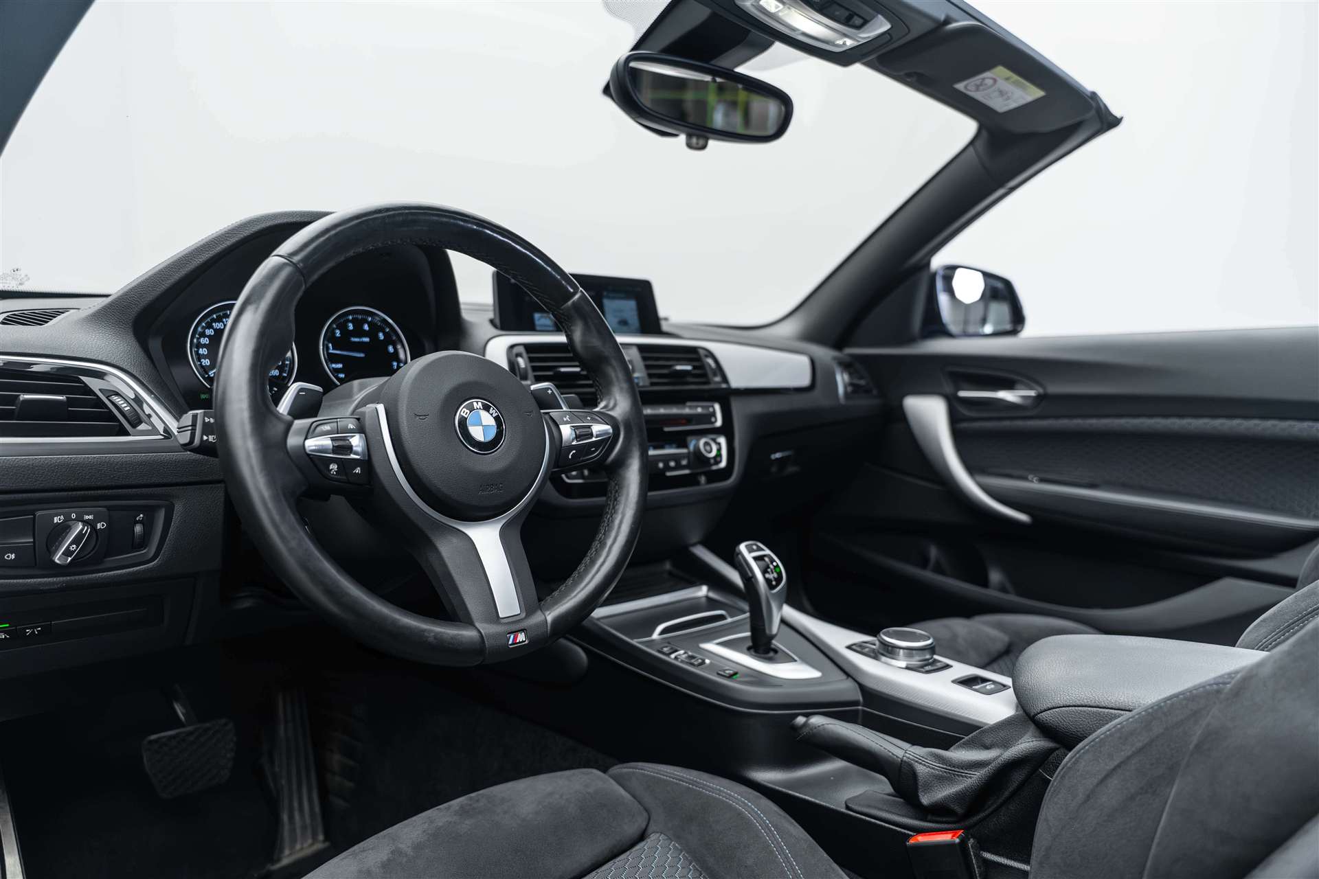 BMW BMW M240i xDrive Steptronic-image-11