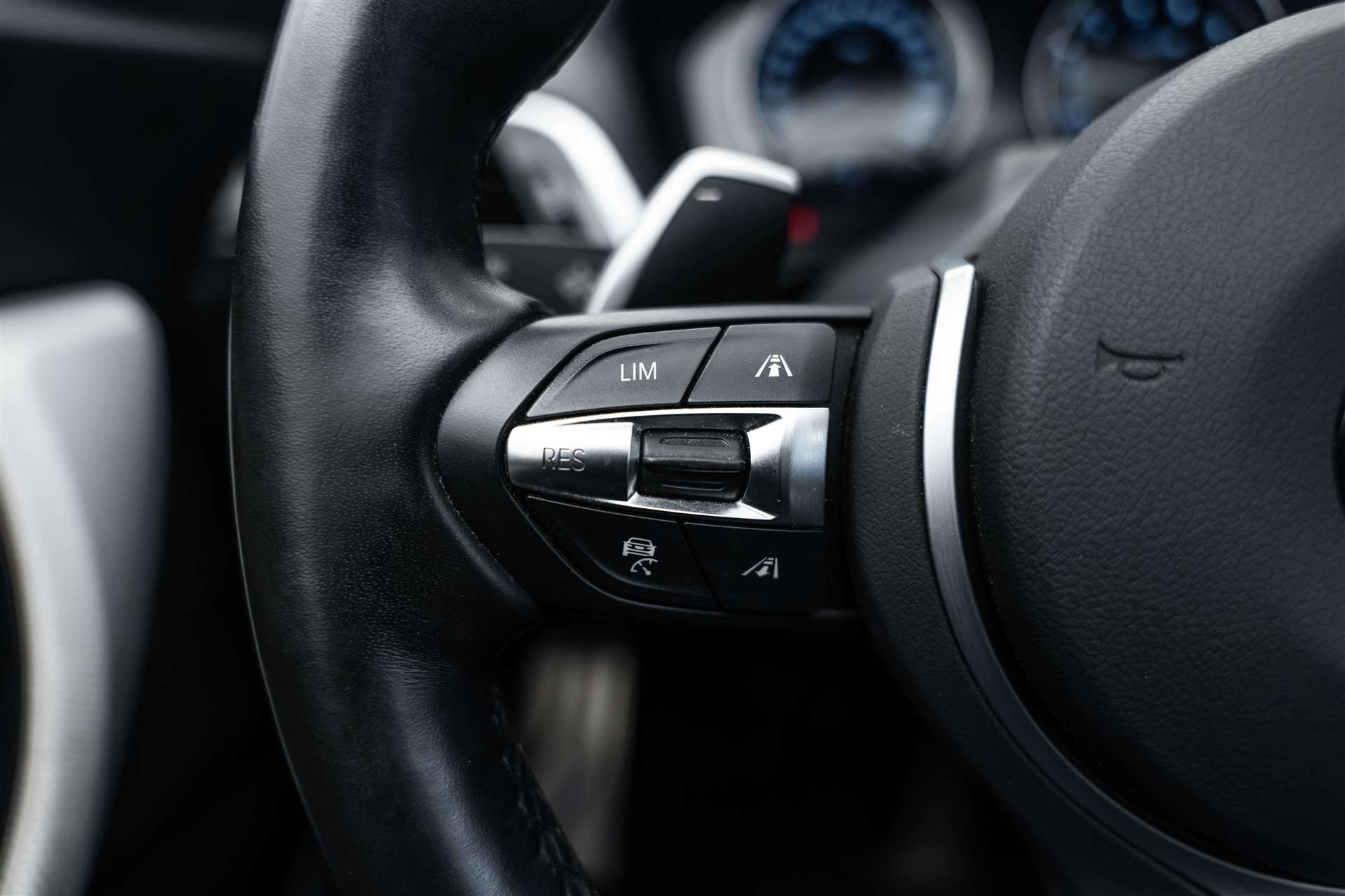 BMW BMW M240i xDrive Steptronic-image-19