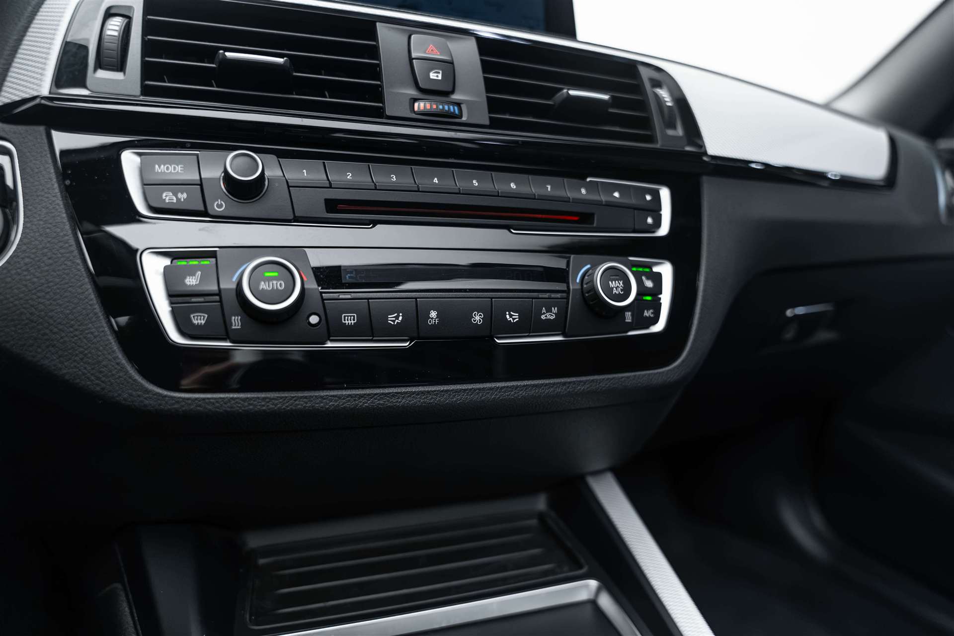 BMW BMW M240i xDrive Steptronic-image-27