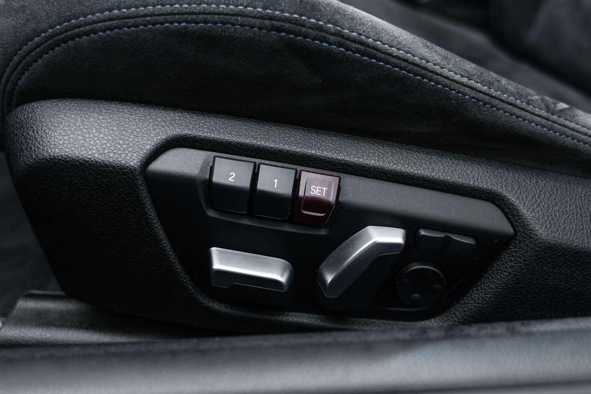 BMW BMW M240i xDrive Steptronic-image-18