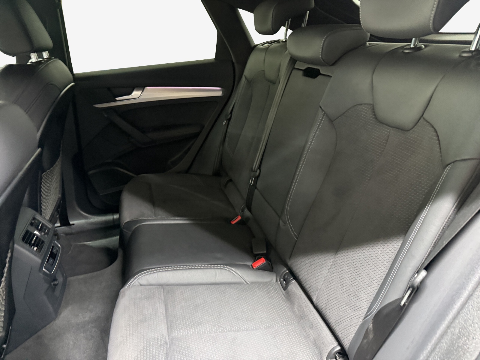 AUDI Q5 Sportback 40 TFSI S line quattro S-tronic-image-11