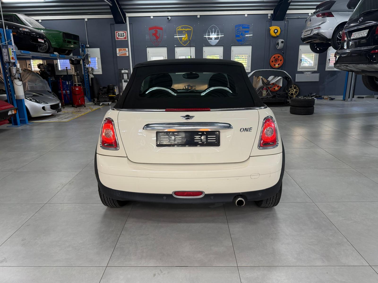 MINI One Cabriolet-image-5