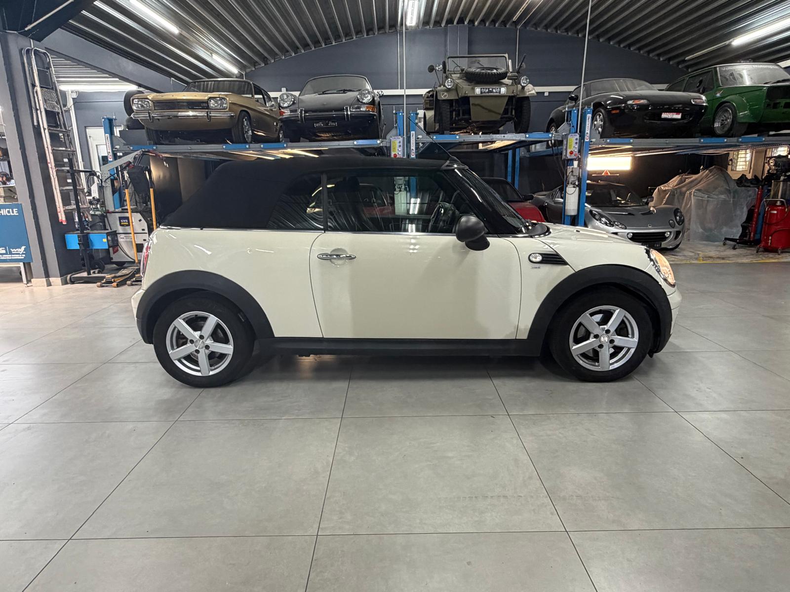 MINI One Cabriolet-image-3