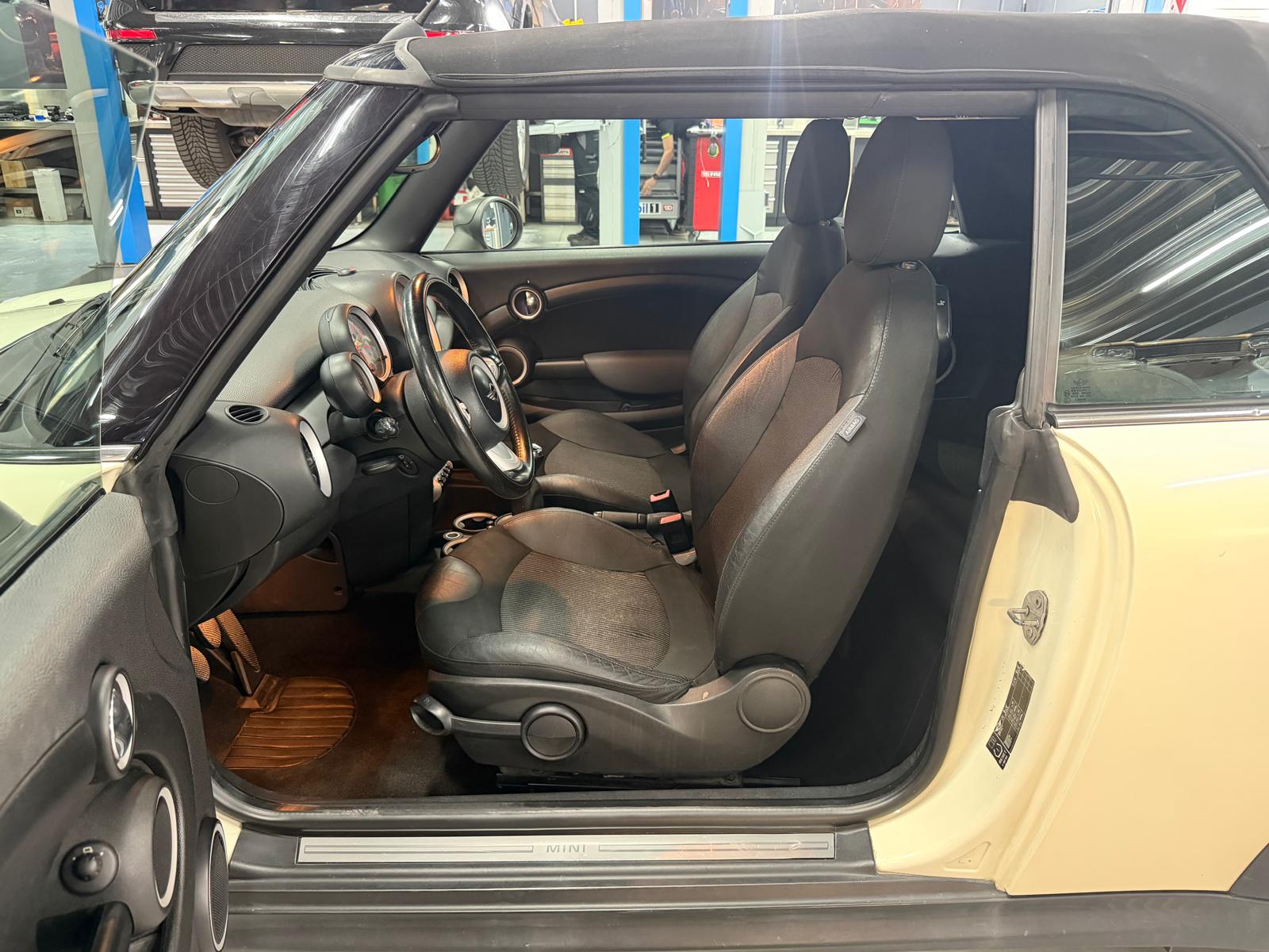 MINI One Cabriolet-image-8