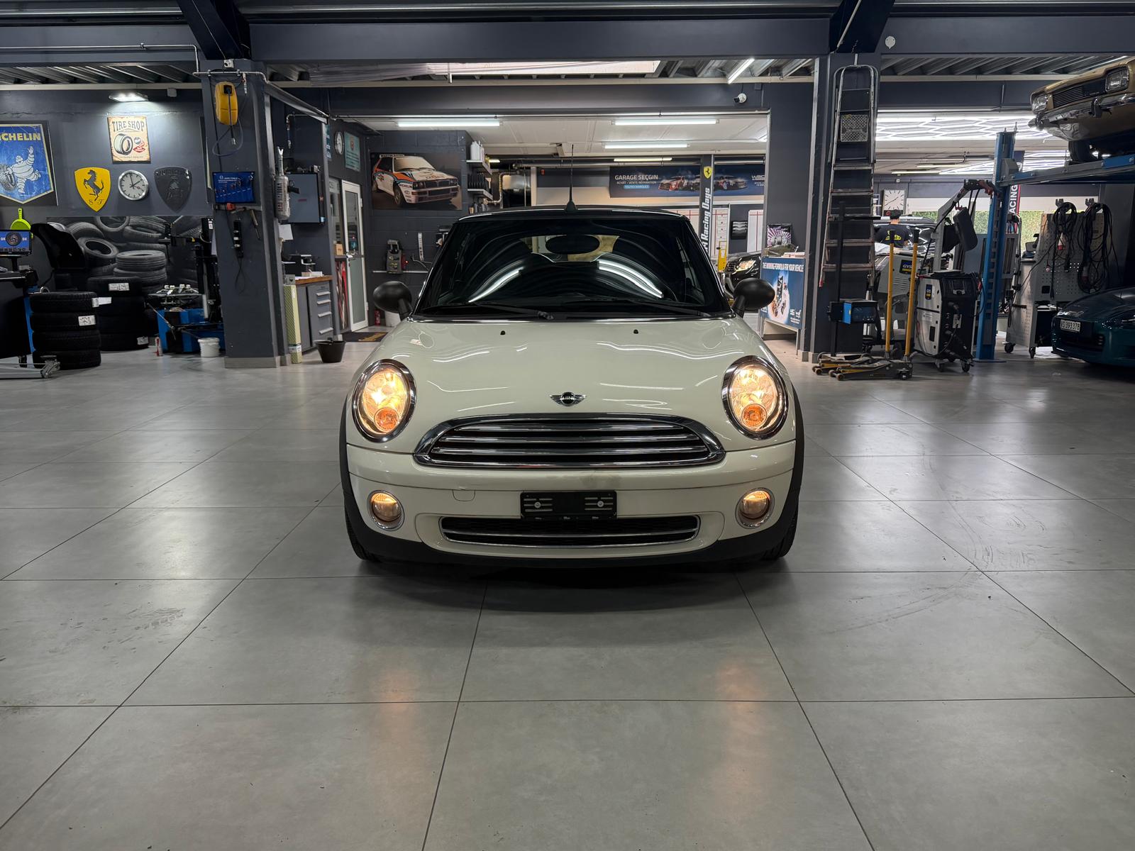 MINI One Cabriolet-image-1