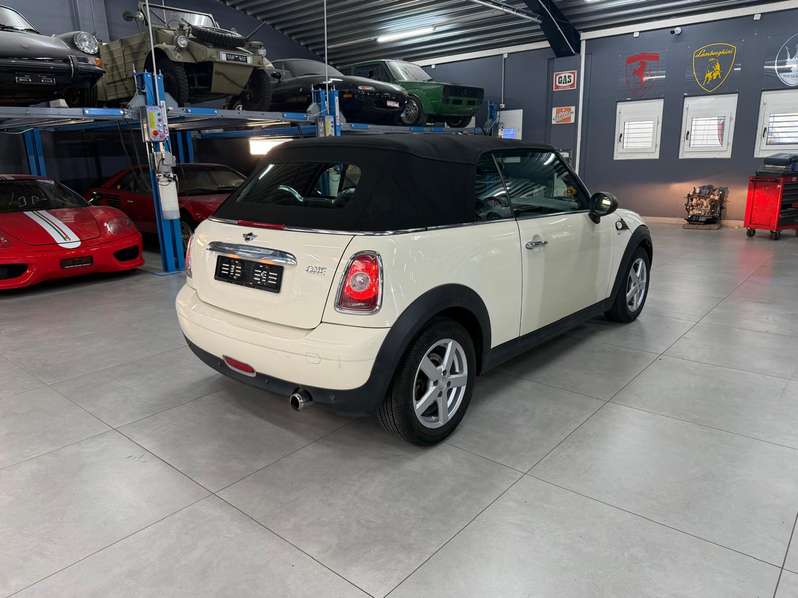 MINI One Cabriolet-image-4