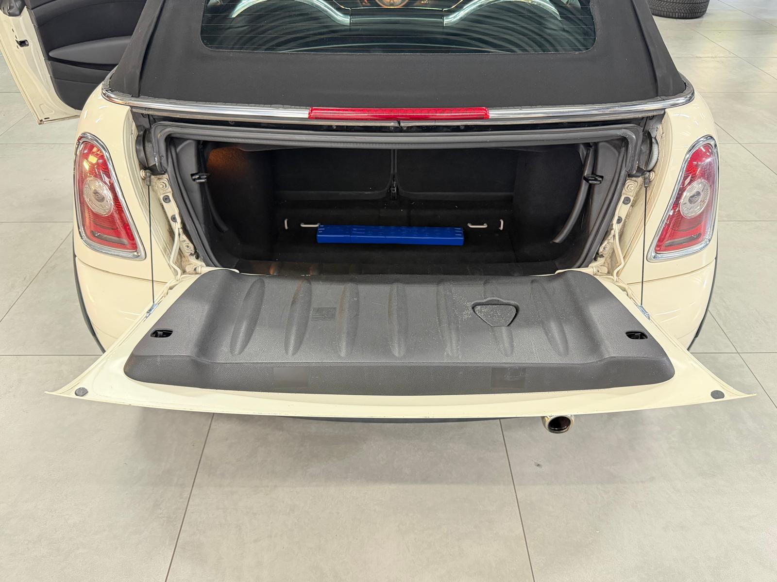 MINI One Cabriolet-image-11