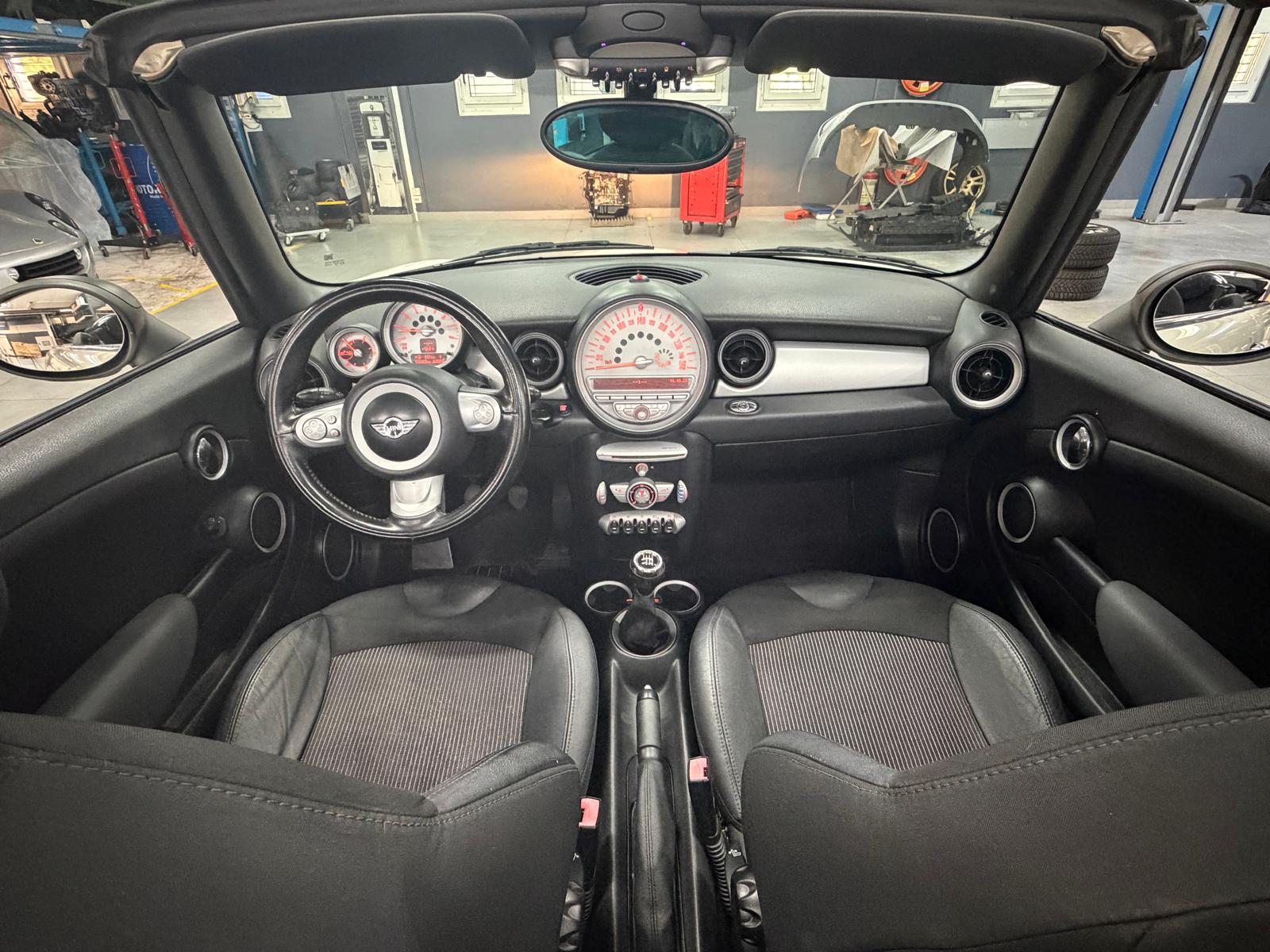 MINI One Cabriolet-image-13