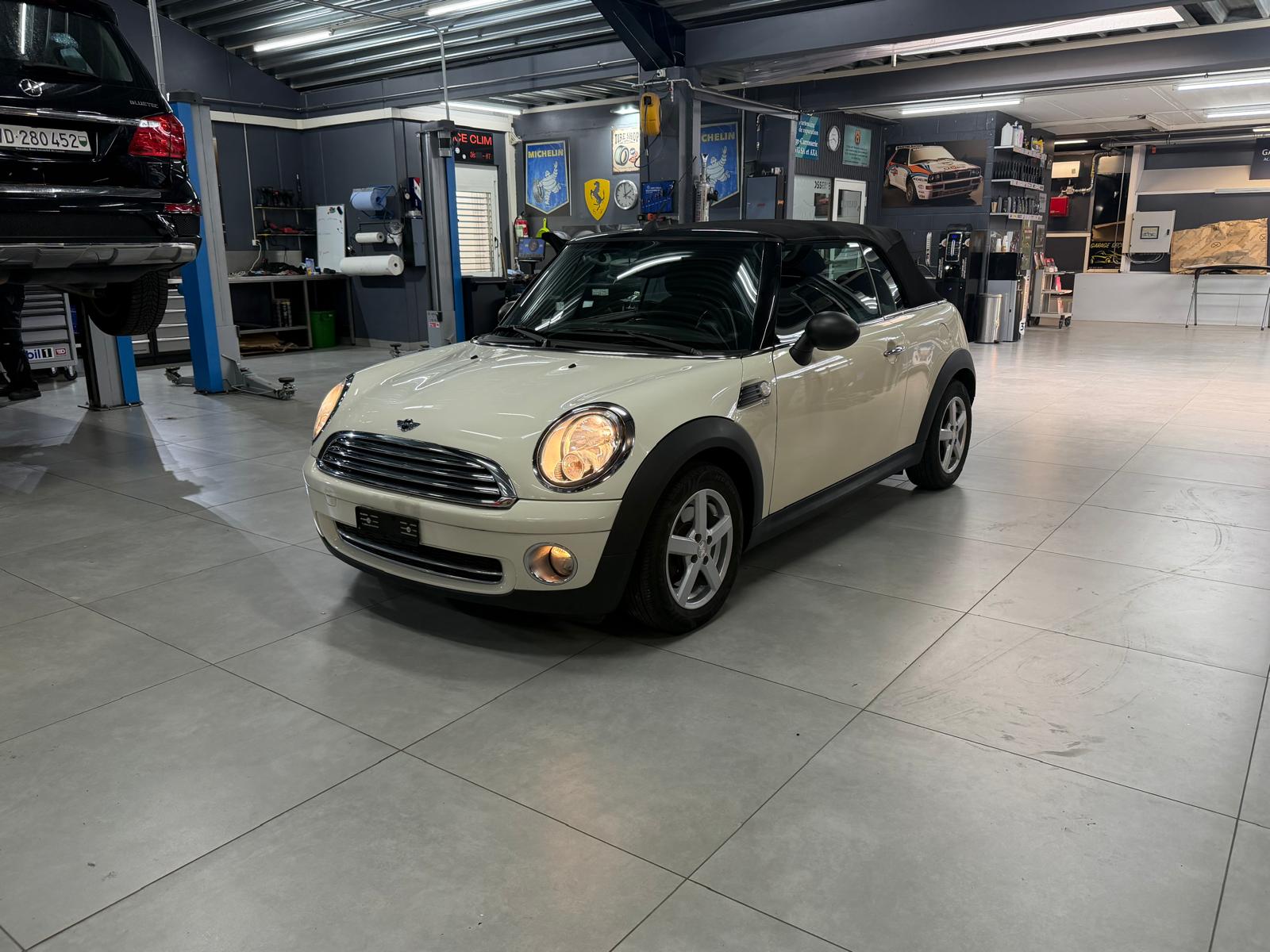 MINI One Cabriolet-image-0