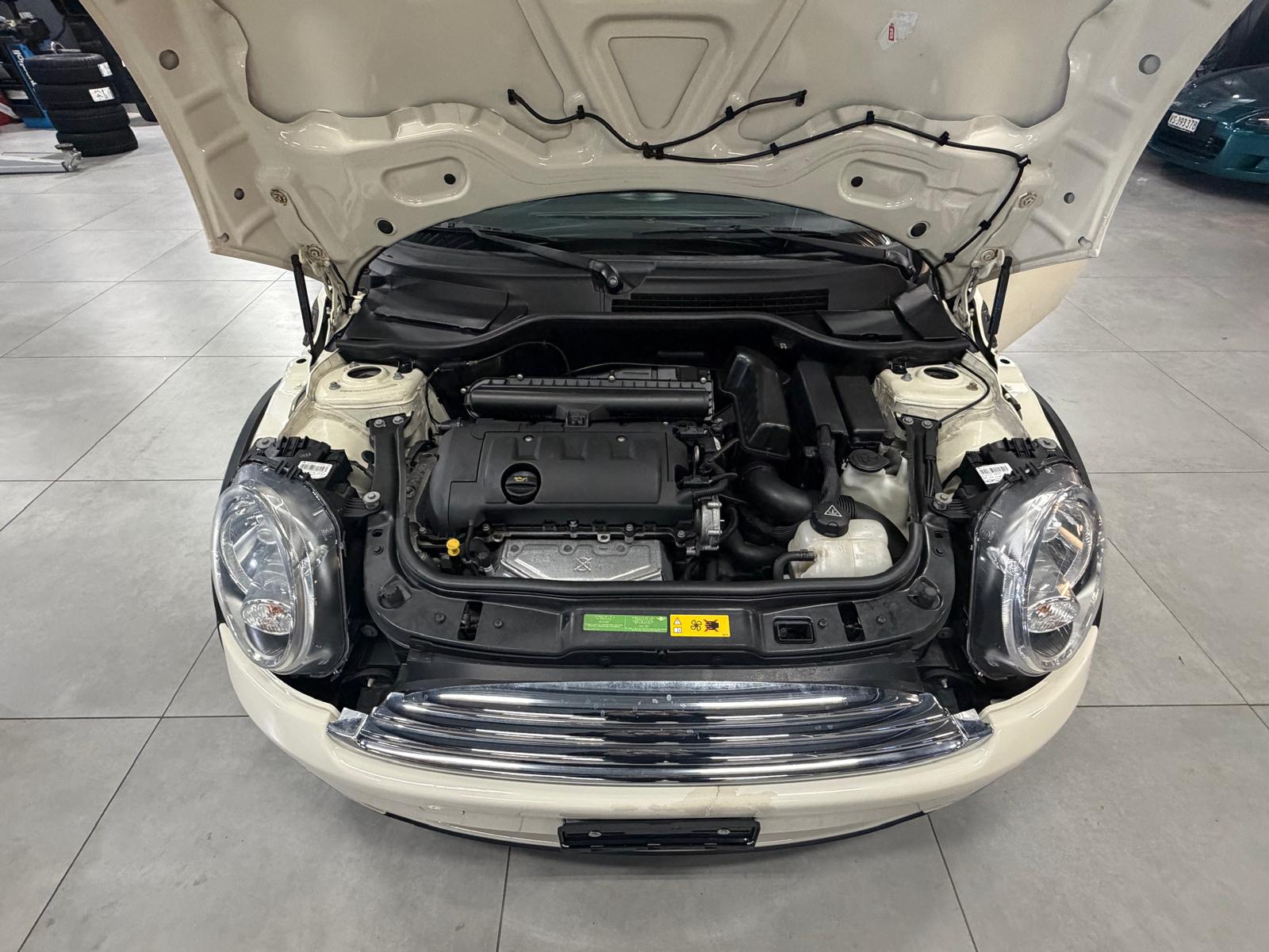 MINI One Cabriolet-image-15