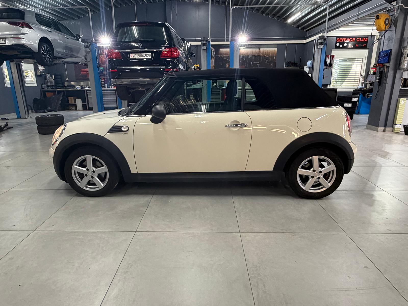 MINI One Cabriolet-image-7