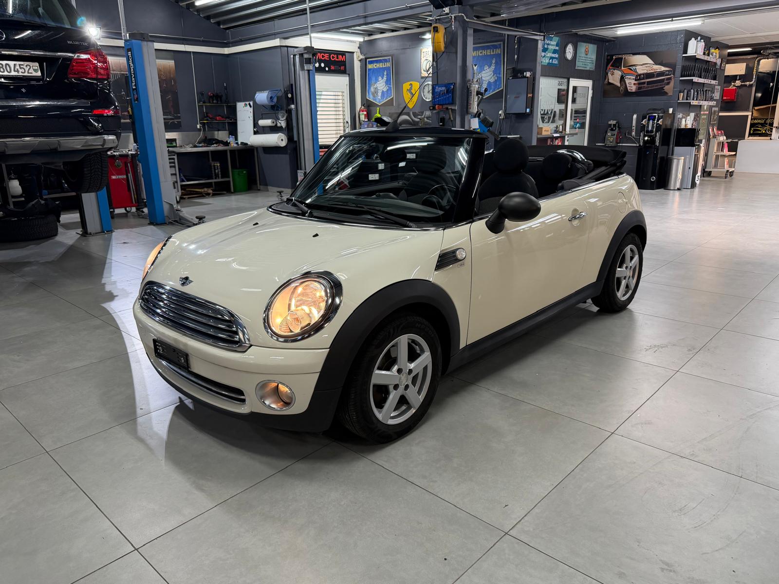 MINI One Cabriolet-image-14