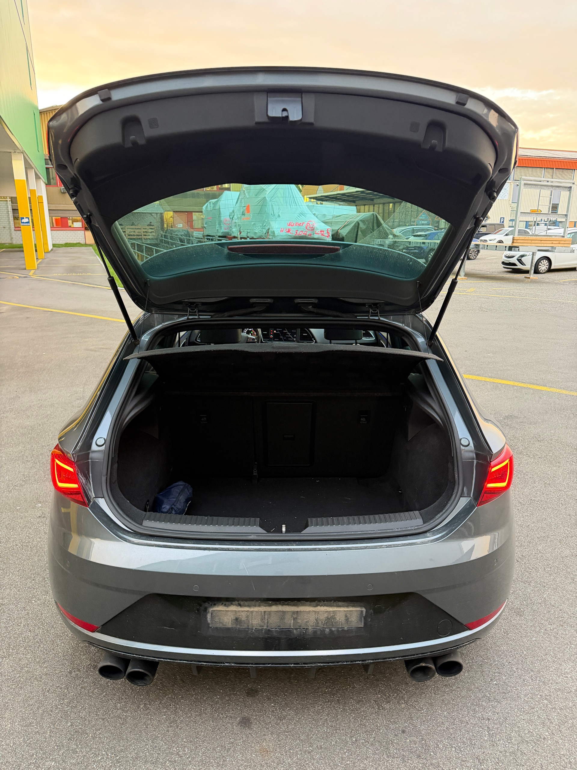 SEAT Leon 2.0 TSI Cupra 300 DSG-image-15