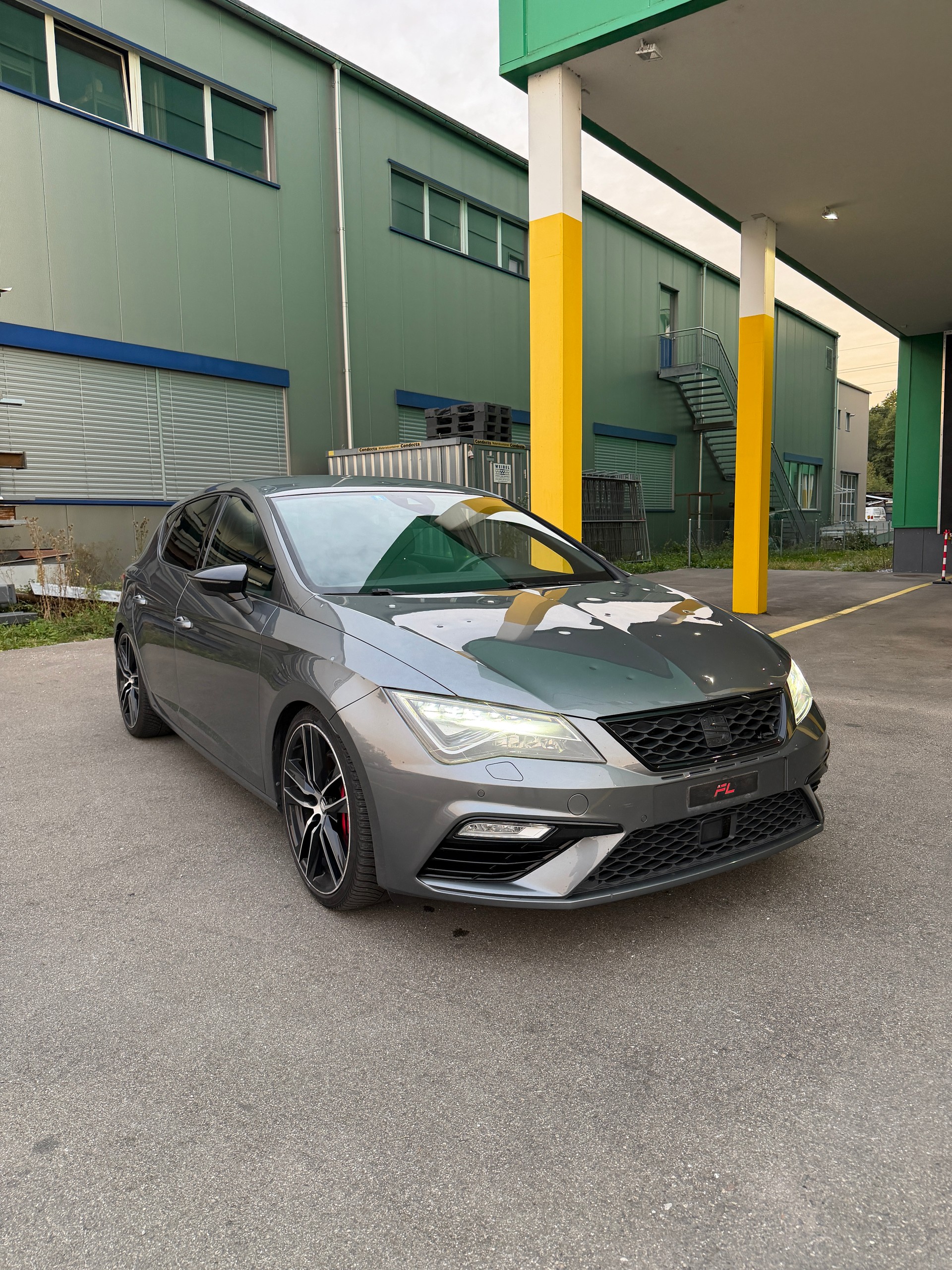 SEAT Leon 2.0 TSI Cupra 300 DSG-image-0