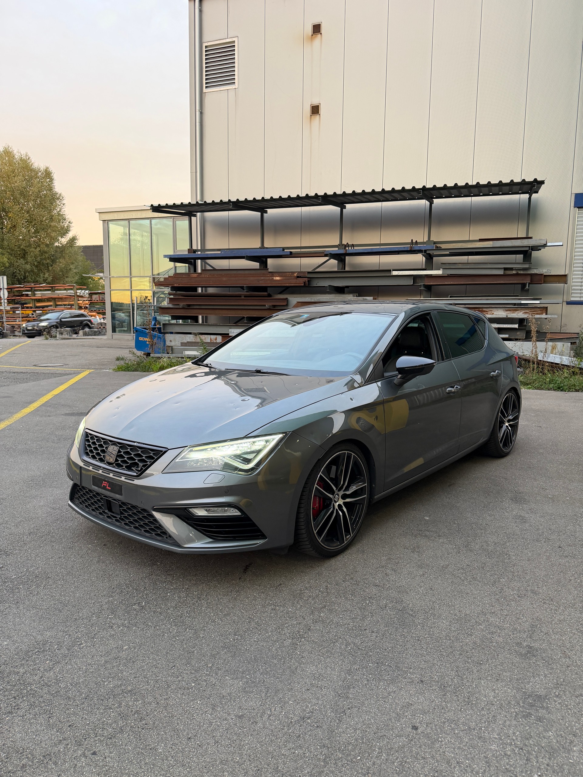 SEAT Leon 2.0 TSI Cupra 300 DSG-image-2