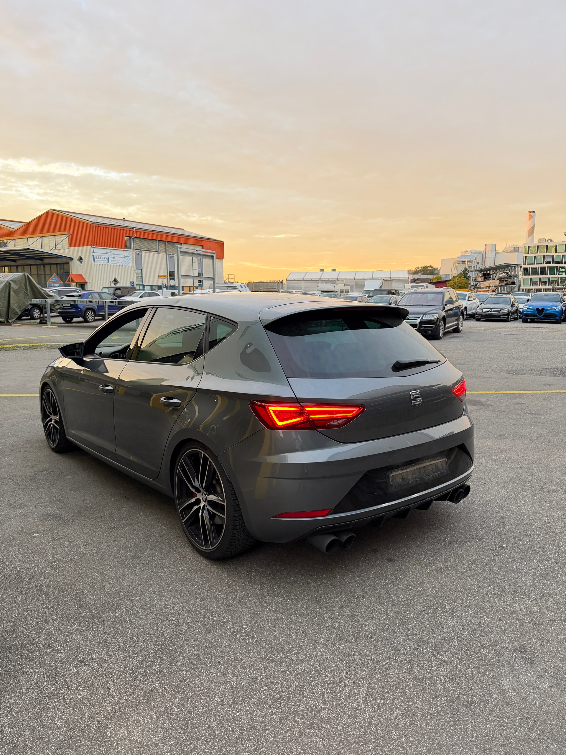 SEAT Leon 2.0 TSI Cupra 300 DSG-image-4