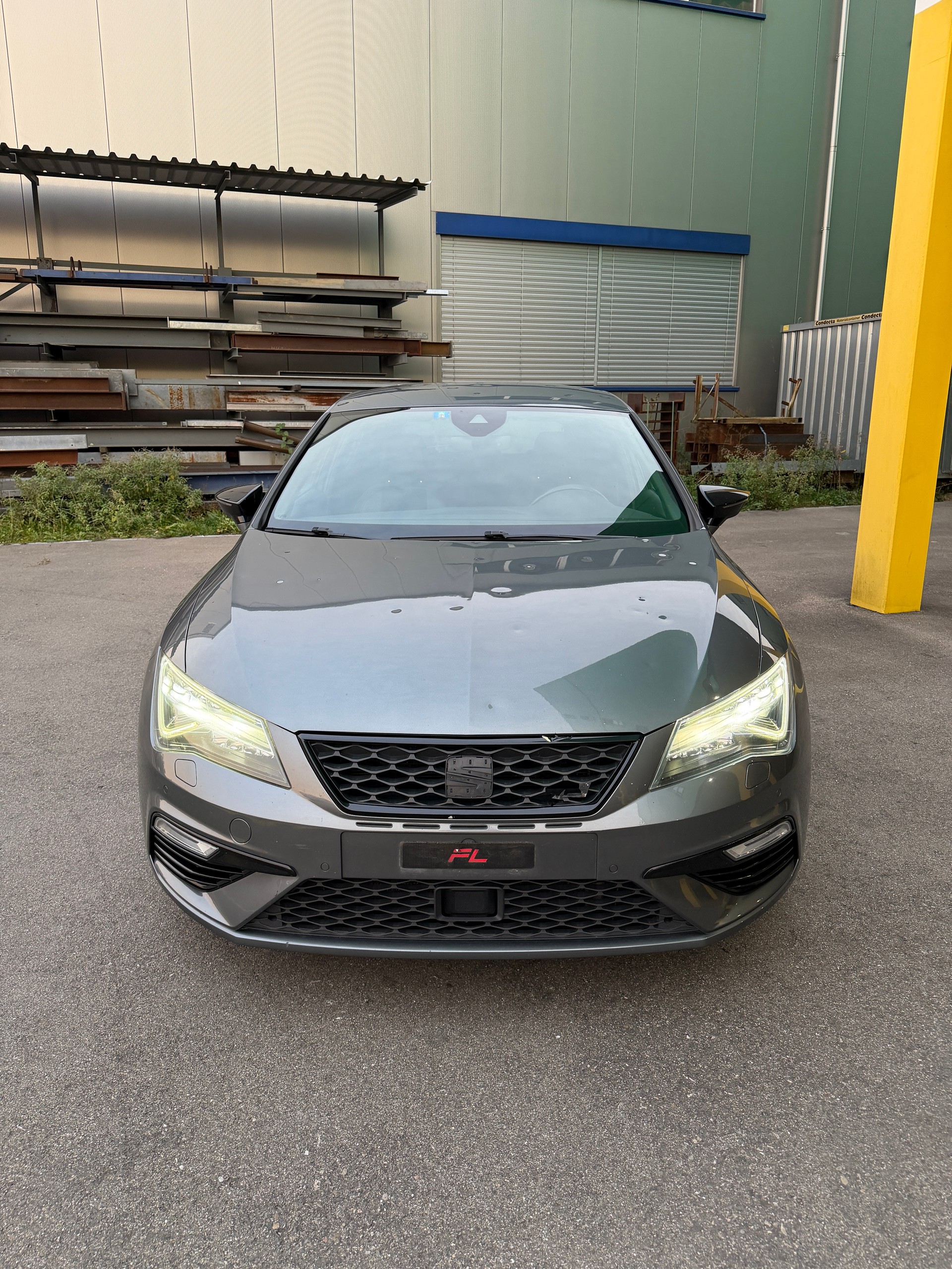 SEAT Leon 2.0 TSI Cupra 300 DSG-image-1