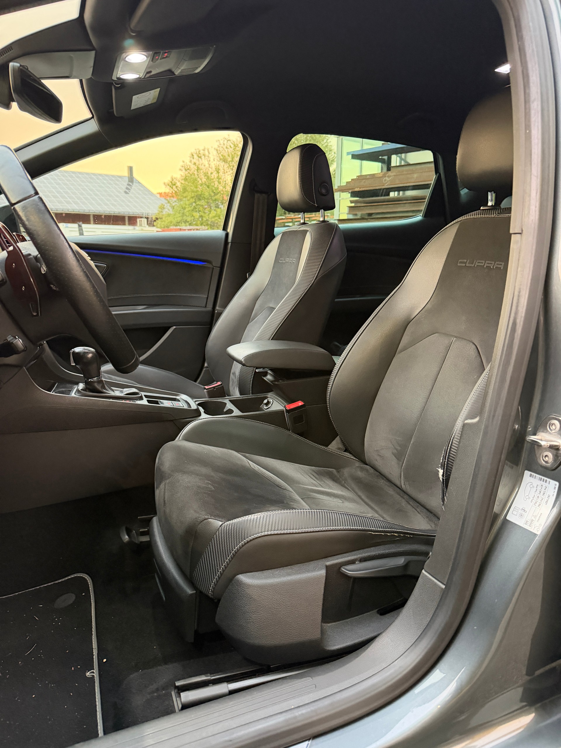SEAT Leon 2.0 TSI Cupra 300 DSG-image-8