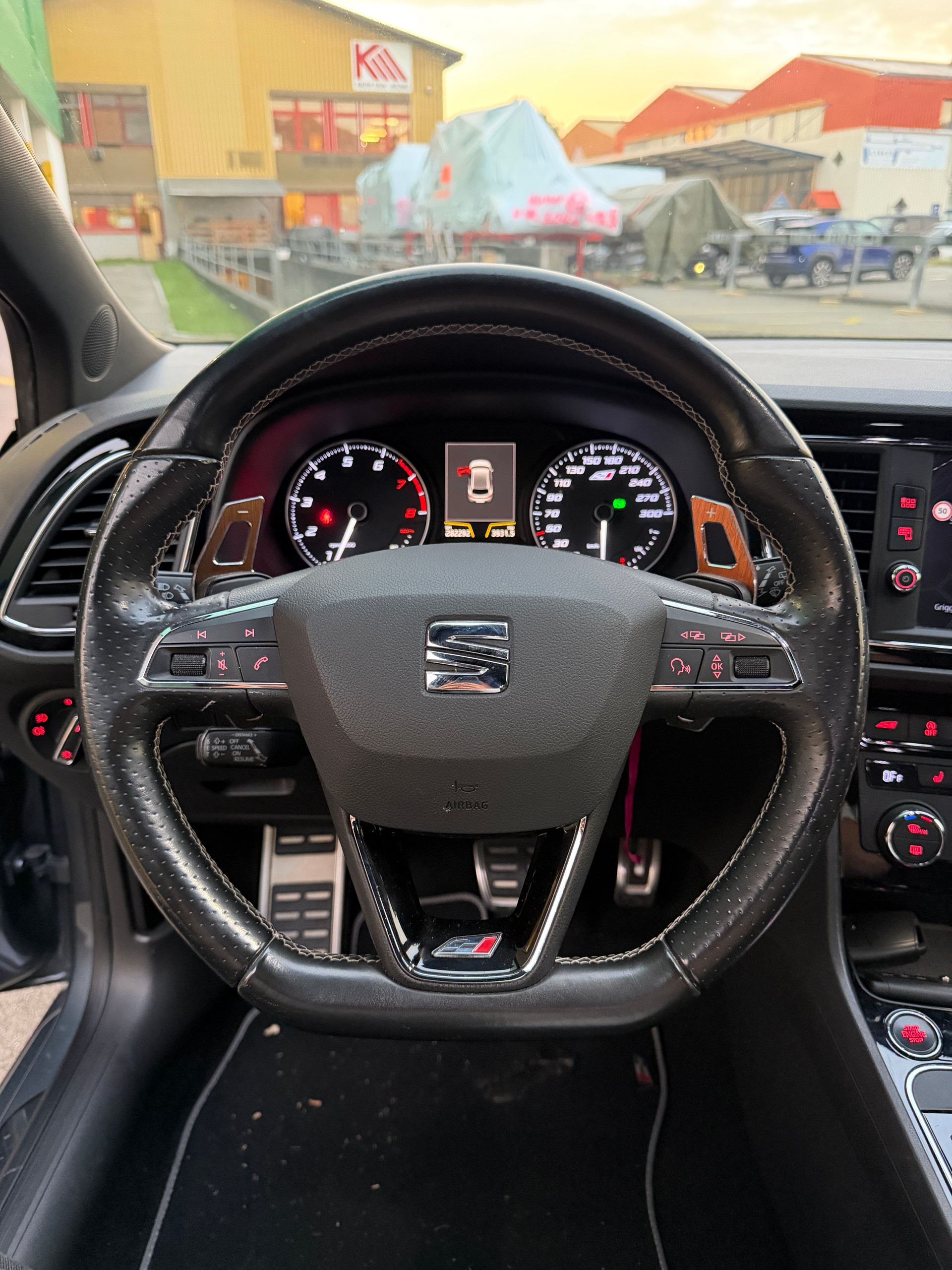 SEAT Leon 2.0 TSI Cupra 300 DSG-image-12