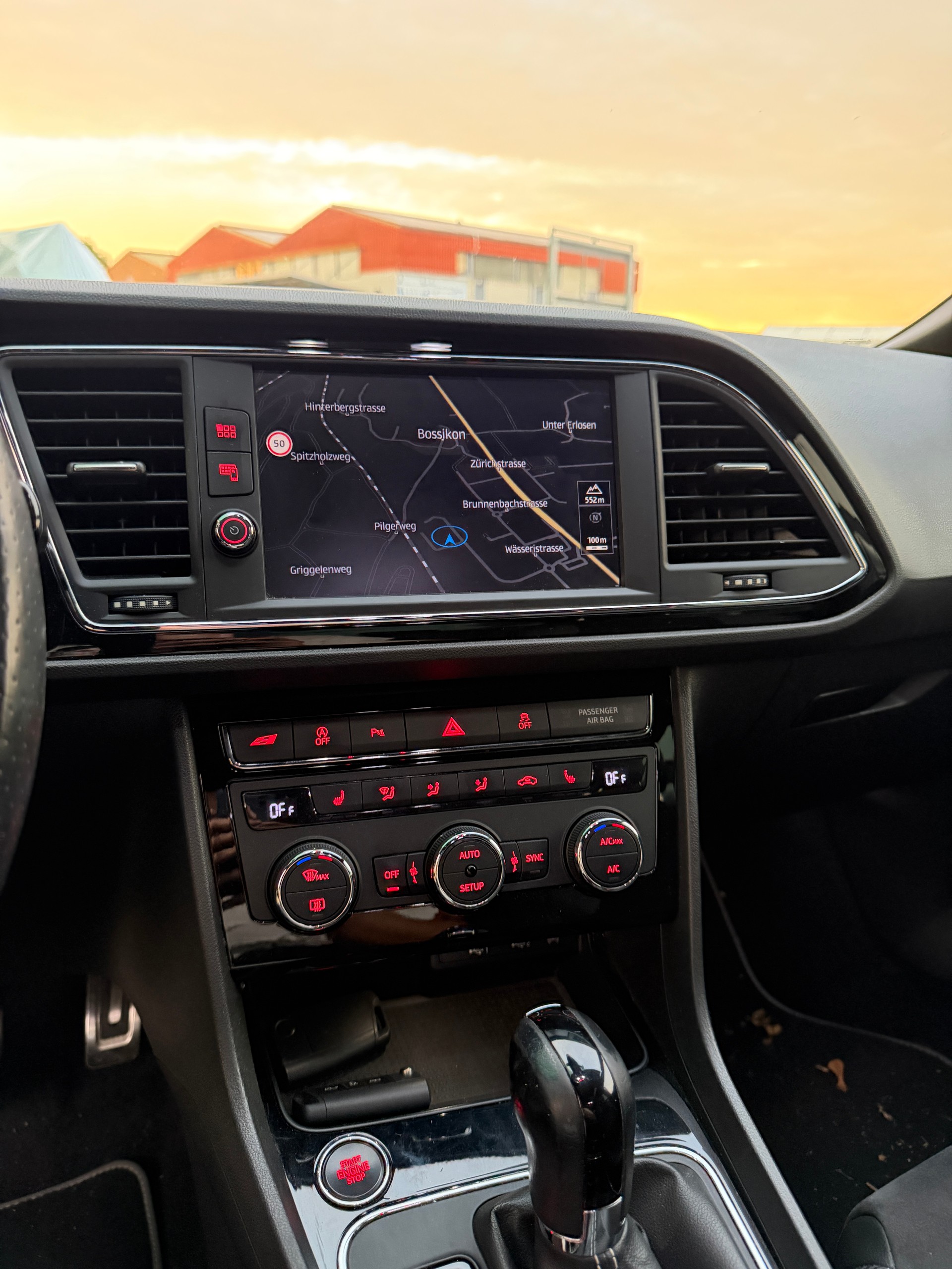 SEAT Leon 2.0 TSI Cupra 300 DSG-image-10