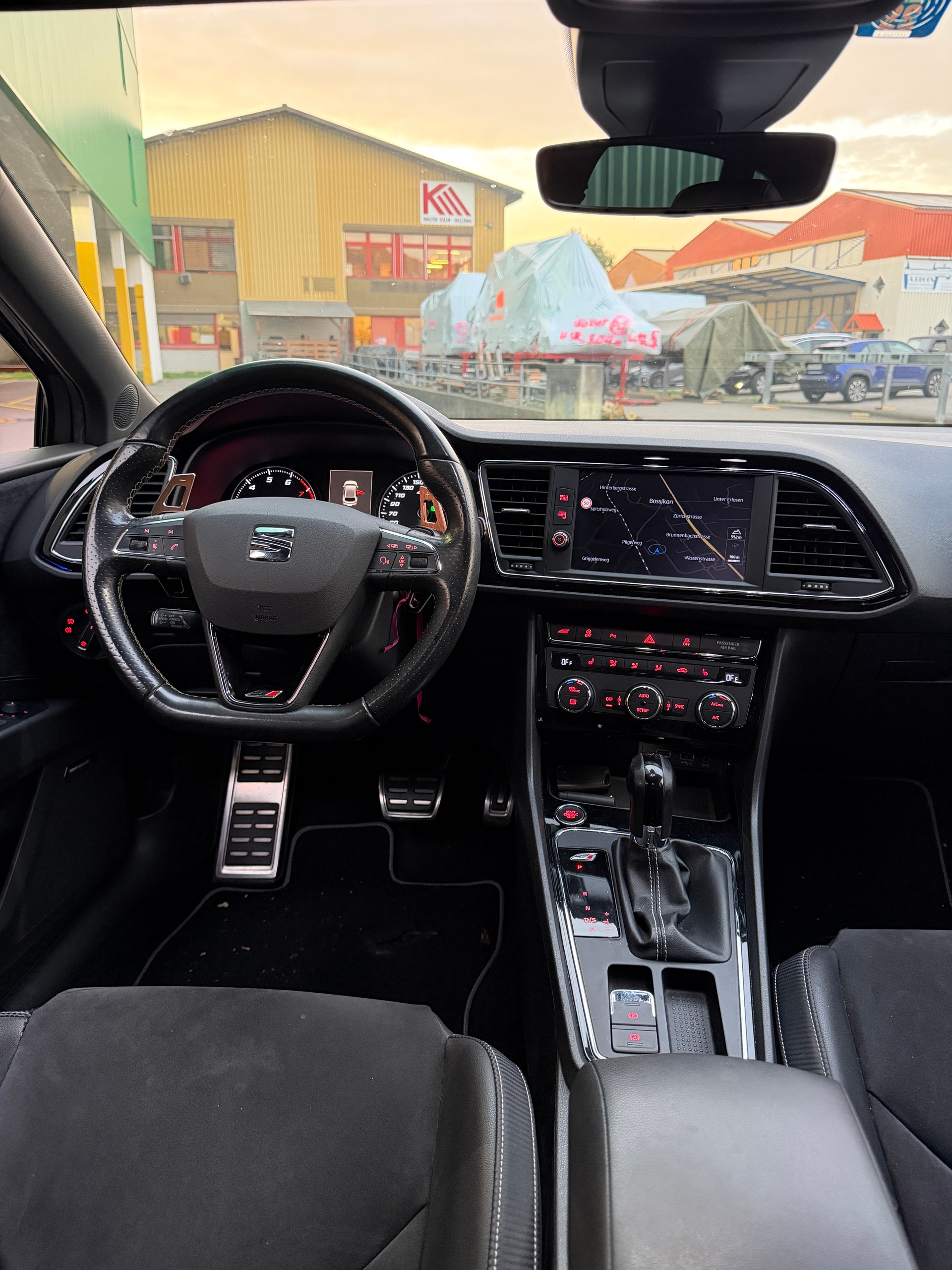 SEAT Leon 2.0 TSI Cupra 300 DSG-image-9