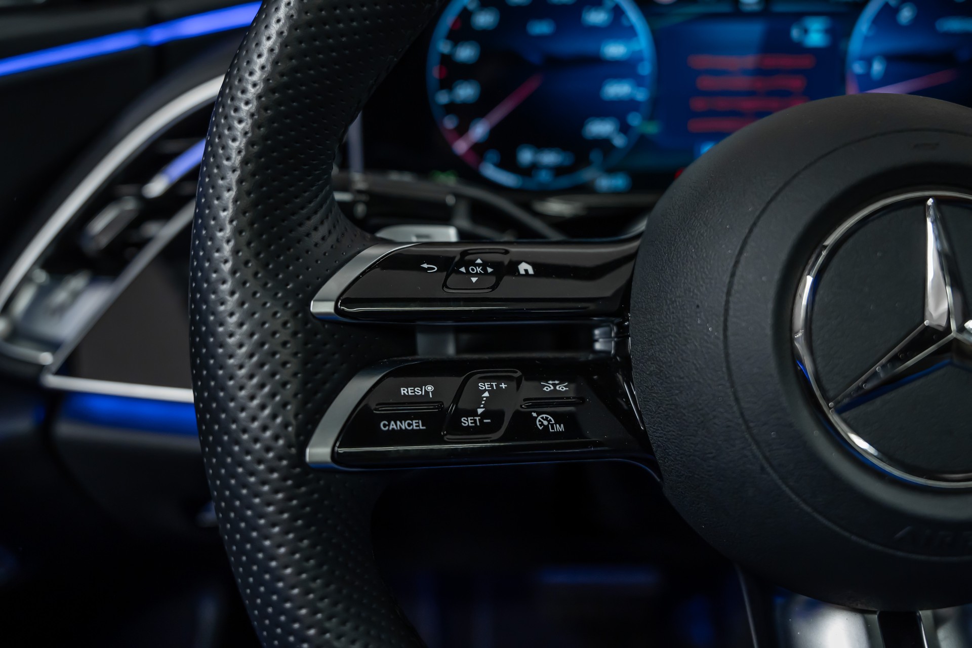MERCEDES-BENZ E 450 d 4Matic 9G-Tronic *Hyper-Screen*Iconic-Glow*Panorama*Burmester-4D*-image-21