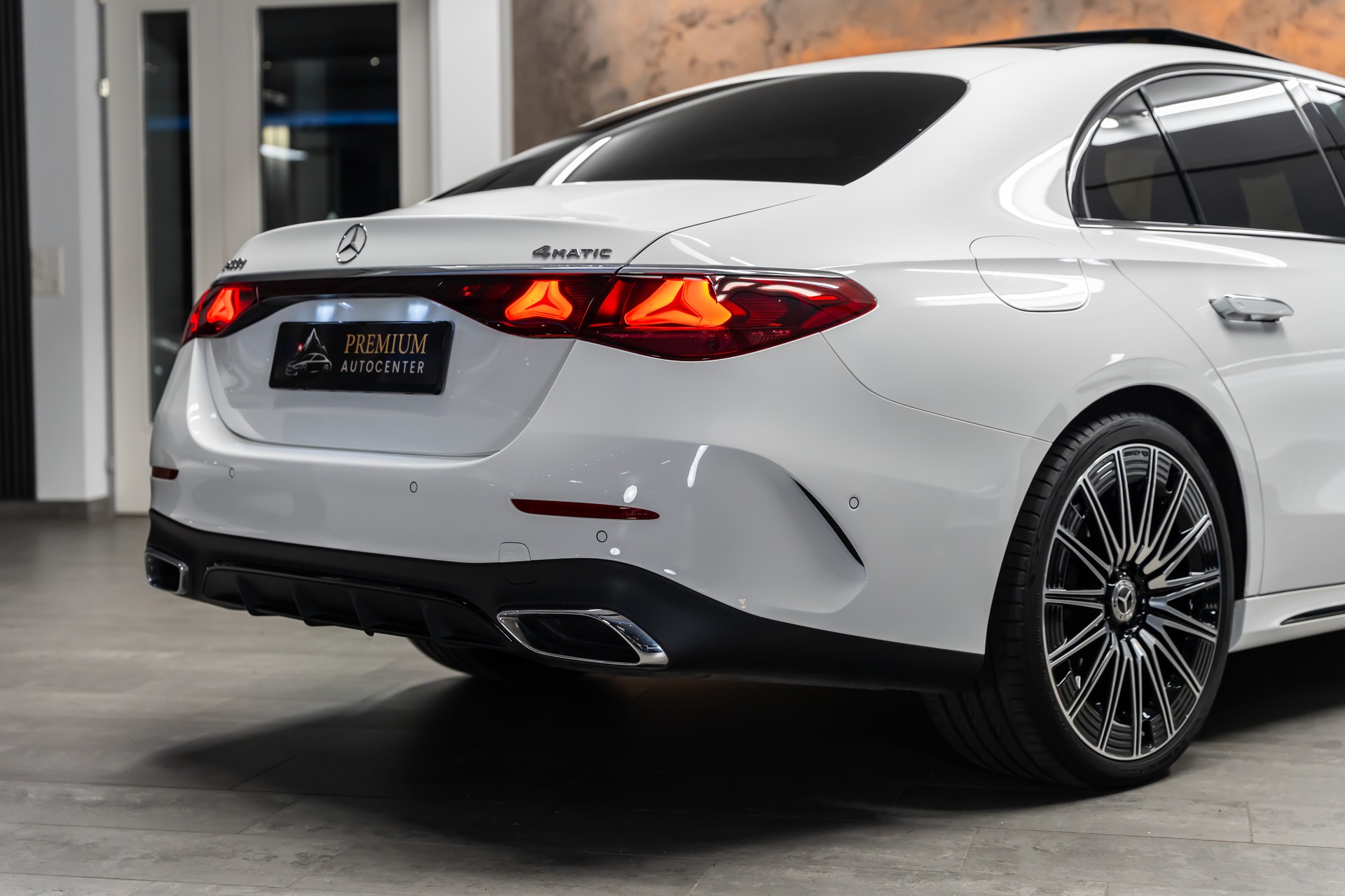 MERCEDES-BENZ E 450 d 4Matic 9G-Tronic *Hyper-Screen*Iconic-Glow*Panorama*Burmester-4D*-image-6