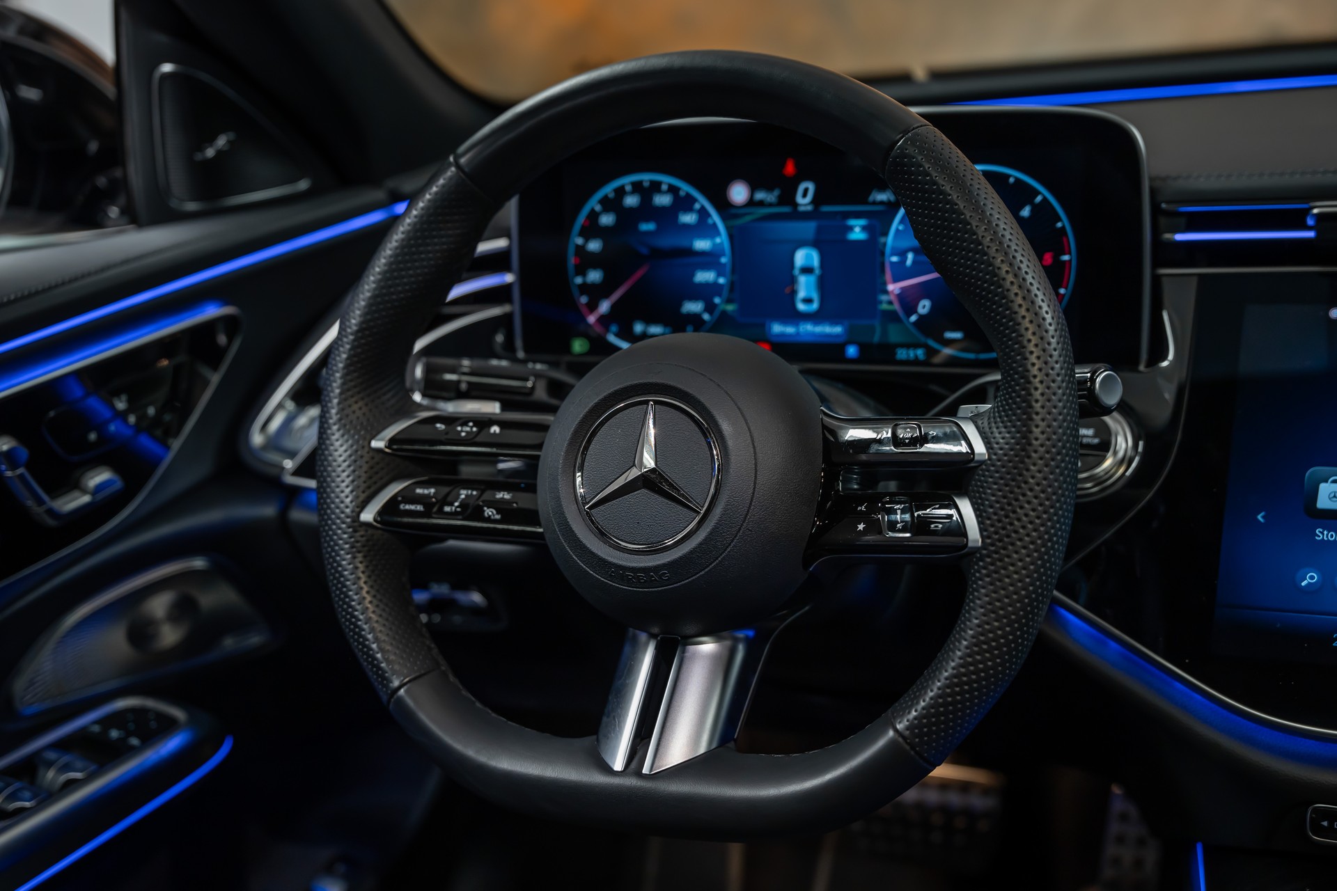 MERCEDES-BENZ E 450 d 4Matic 9G-Tronic *Hyper-Screen*Iconic-Glow*Panorama*Burmester-4D*-image-18