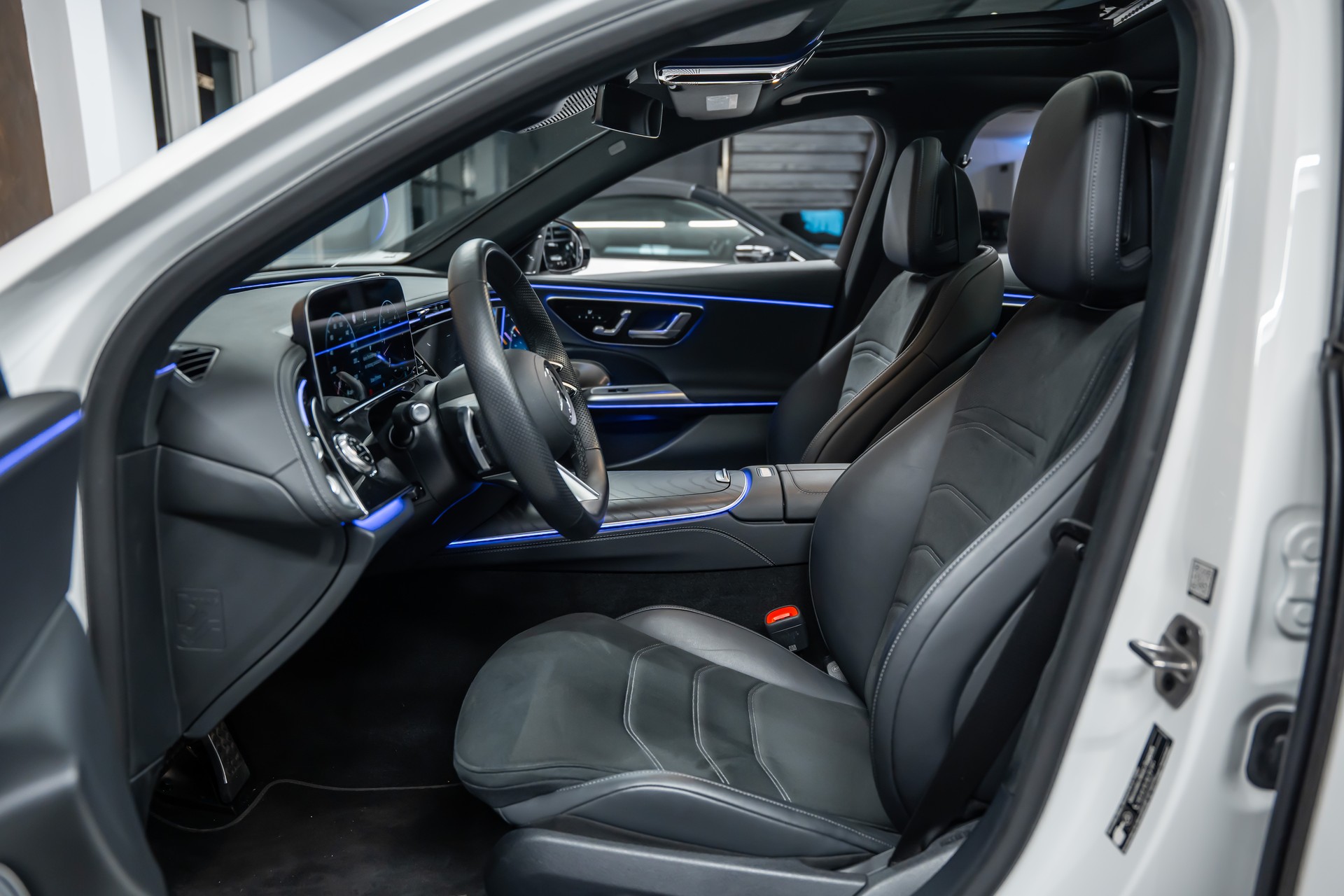 MERCEDES-BENZ E 450 d 4Matic 9G-Tronic *Hyper-Screen*Iconic-Glow*Panorama*Burmester-4D*-image-12