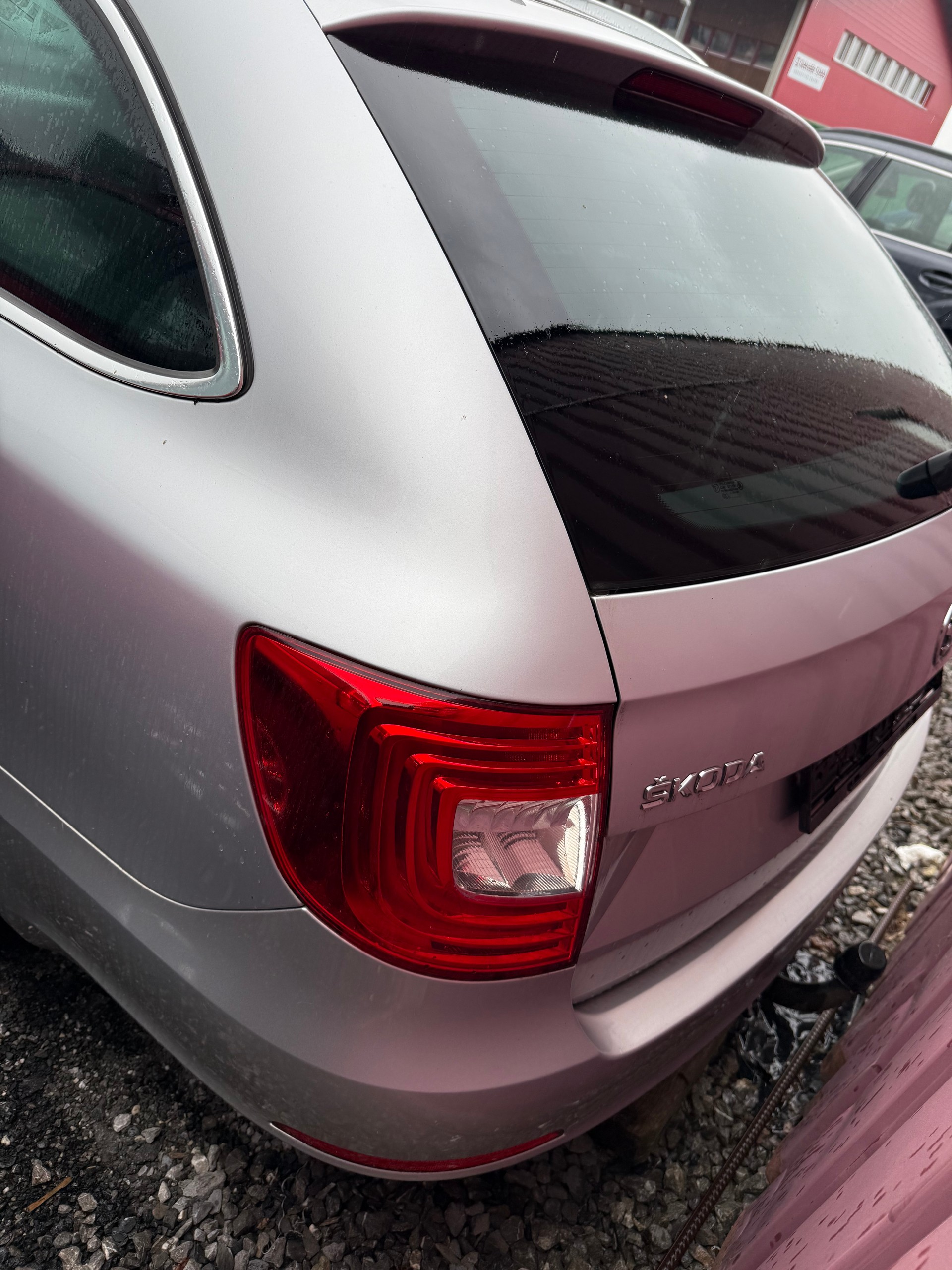 SKODA Superb Combi 2.0 TDi Laurin & Klement 4x4 DSG-image-15