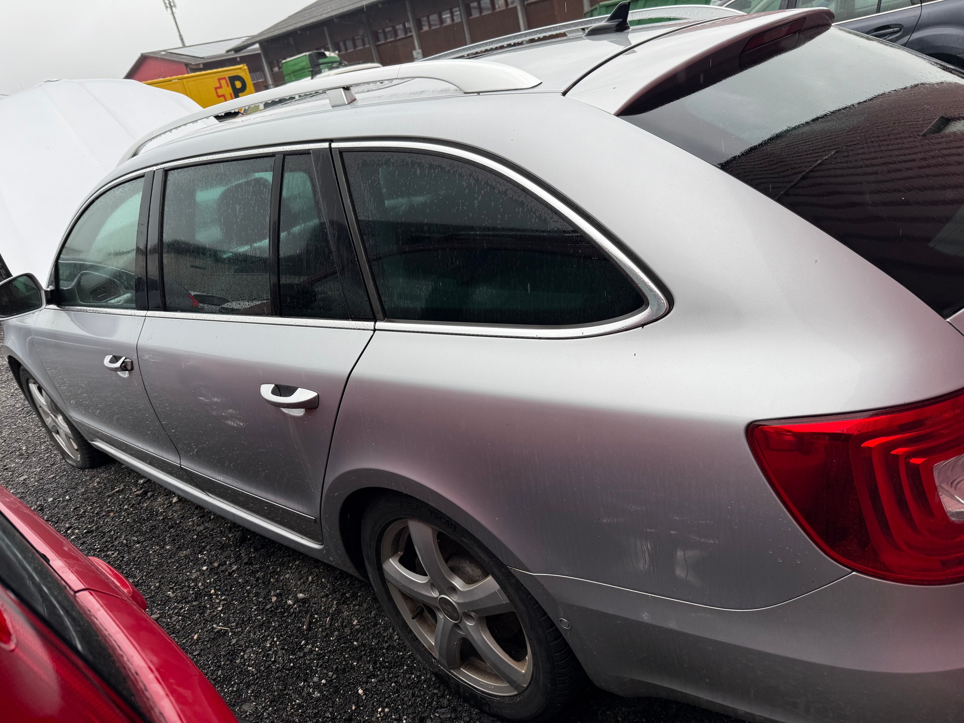SKODA Superb Combi 2.0 TDi Laurin & Klement 4x4 DSG-image-14