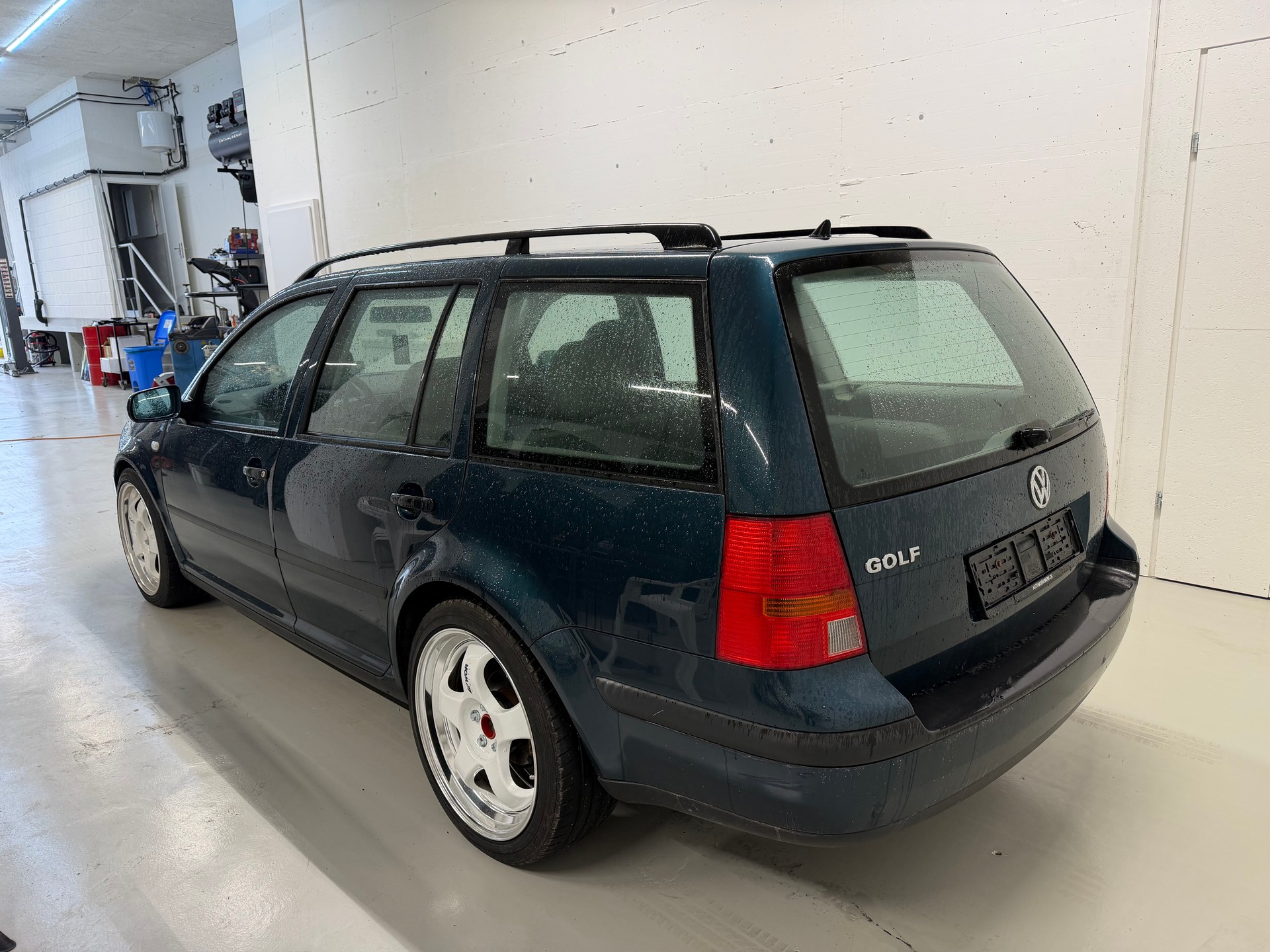VW Golf Variant 1.6 Comfortline Automatic-image-6