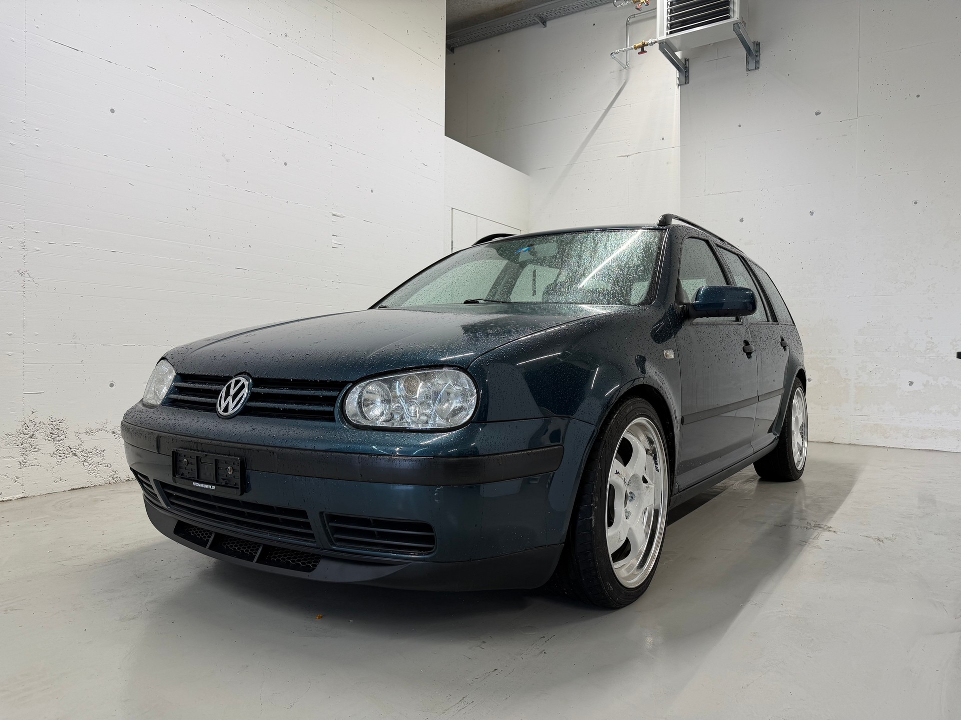 VW Golf Variant 1.6 Comfortline Automatic-image-1