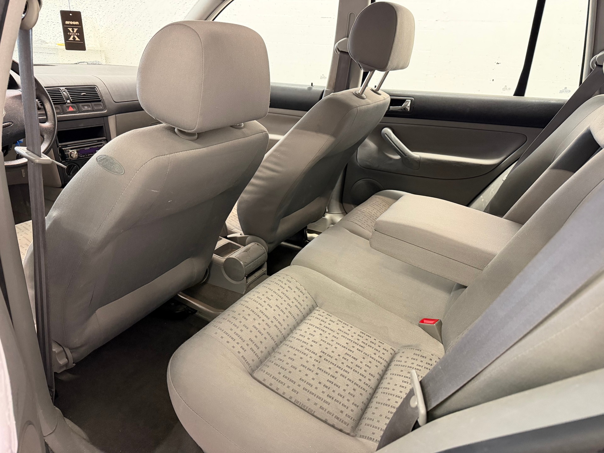 VW Golf Variant 1.6 Comfortline Automatic-image-9