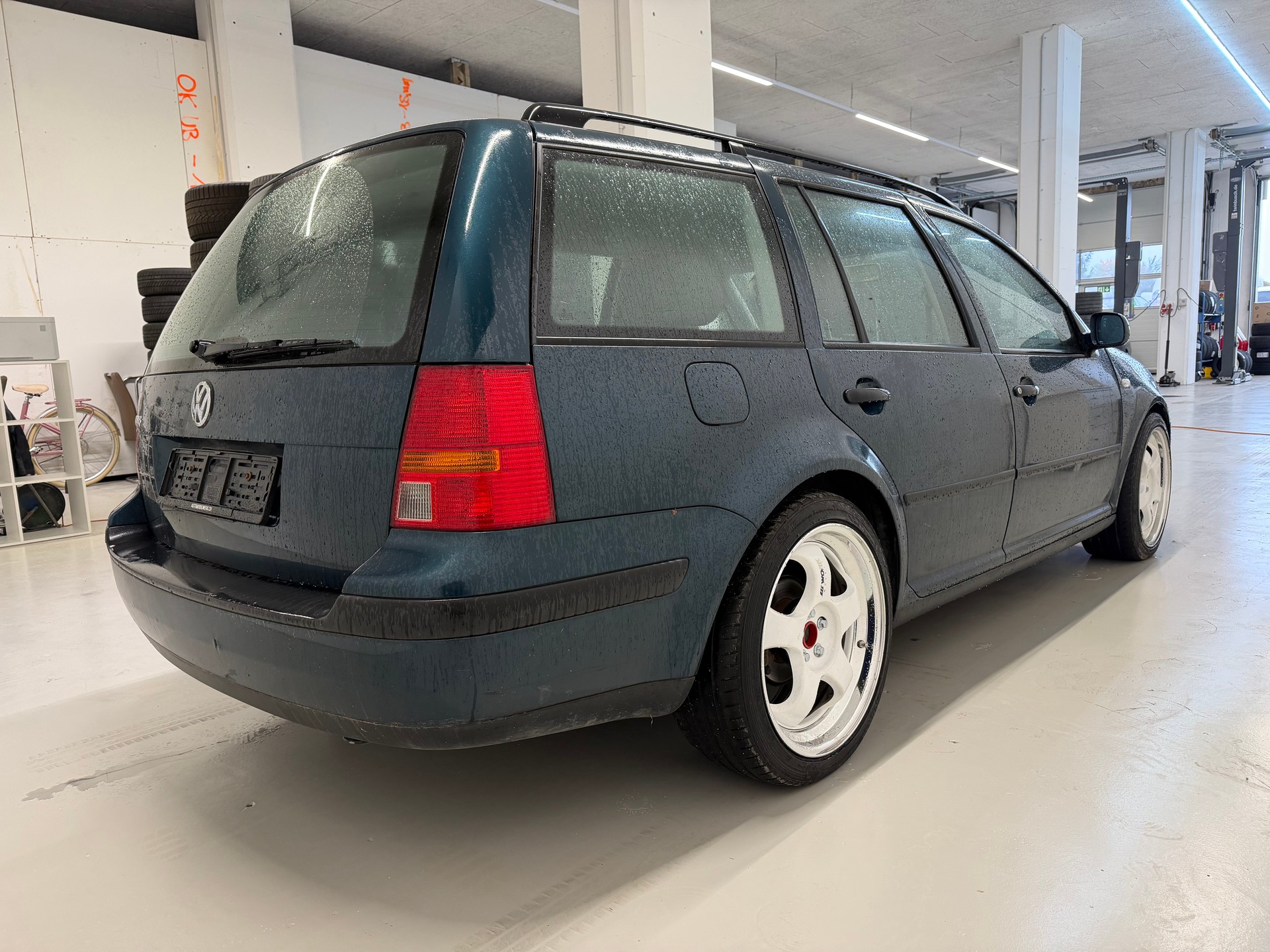 VW Golf Variant 1.6 Comfortline Automatic-image-5