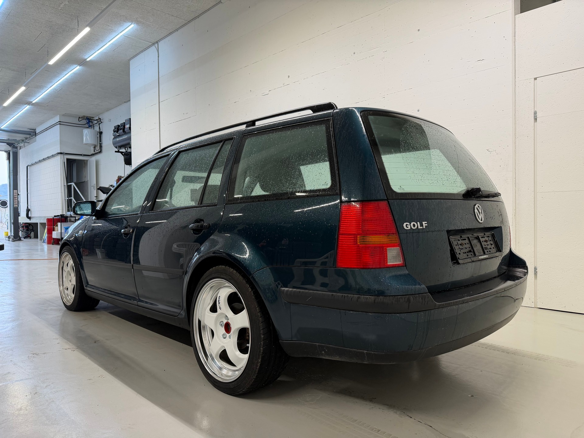 VW Golf Variant 1.6 Comfortline Automatic-image-7