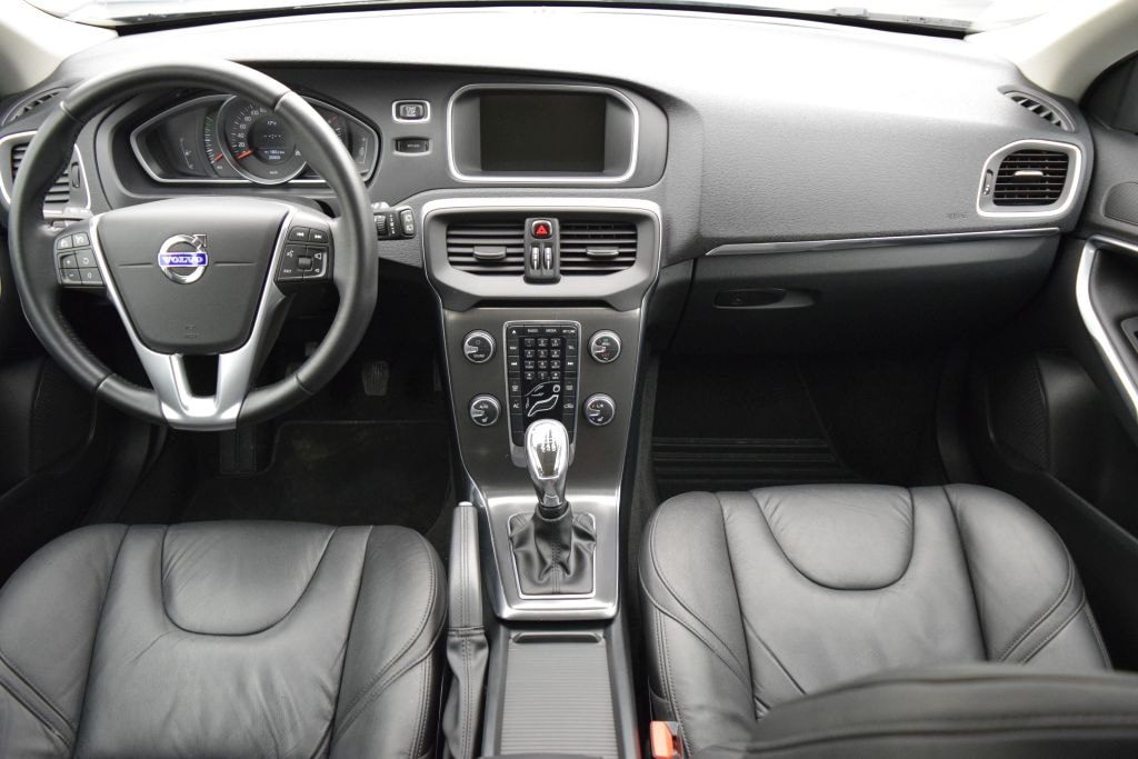 VOLVO V40 T3 Summum-image-9