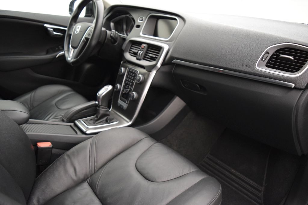 VOLVO V40 T3 Summum-image-11