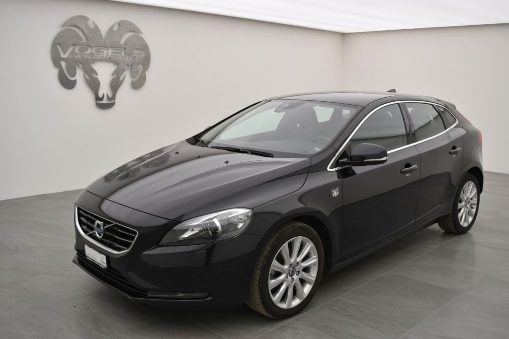 VOLVO V40 T3 Summum-image-0