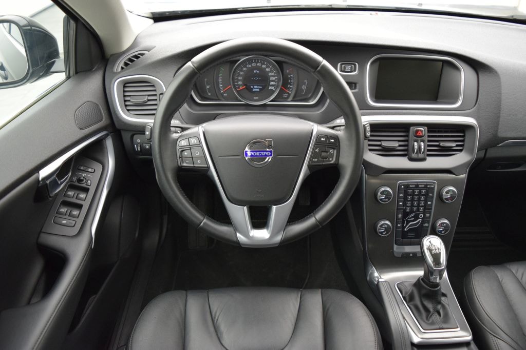 VOLVO V40 T3 Summum-image-10