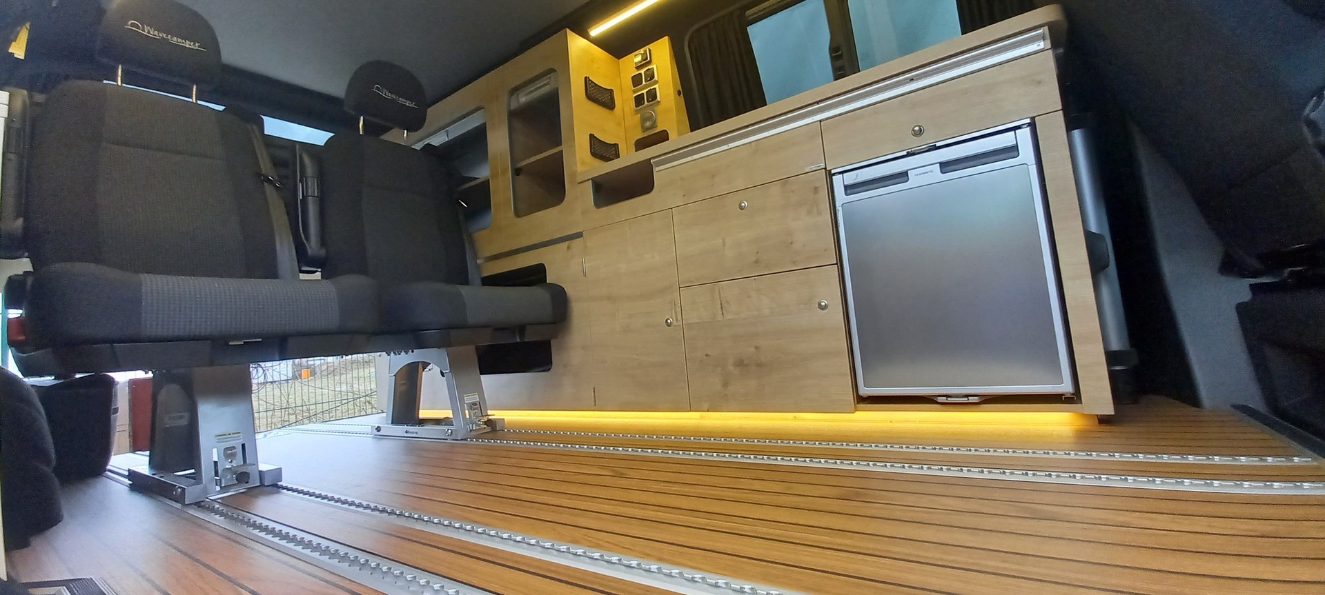 VW Wavecamper T6.1 langer Radstand mit Aufstelldach Vollausstattung 8 Sitze kein California-image-2