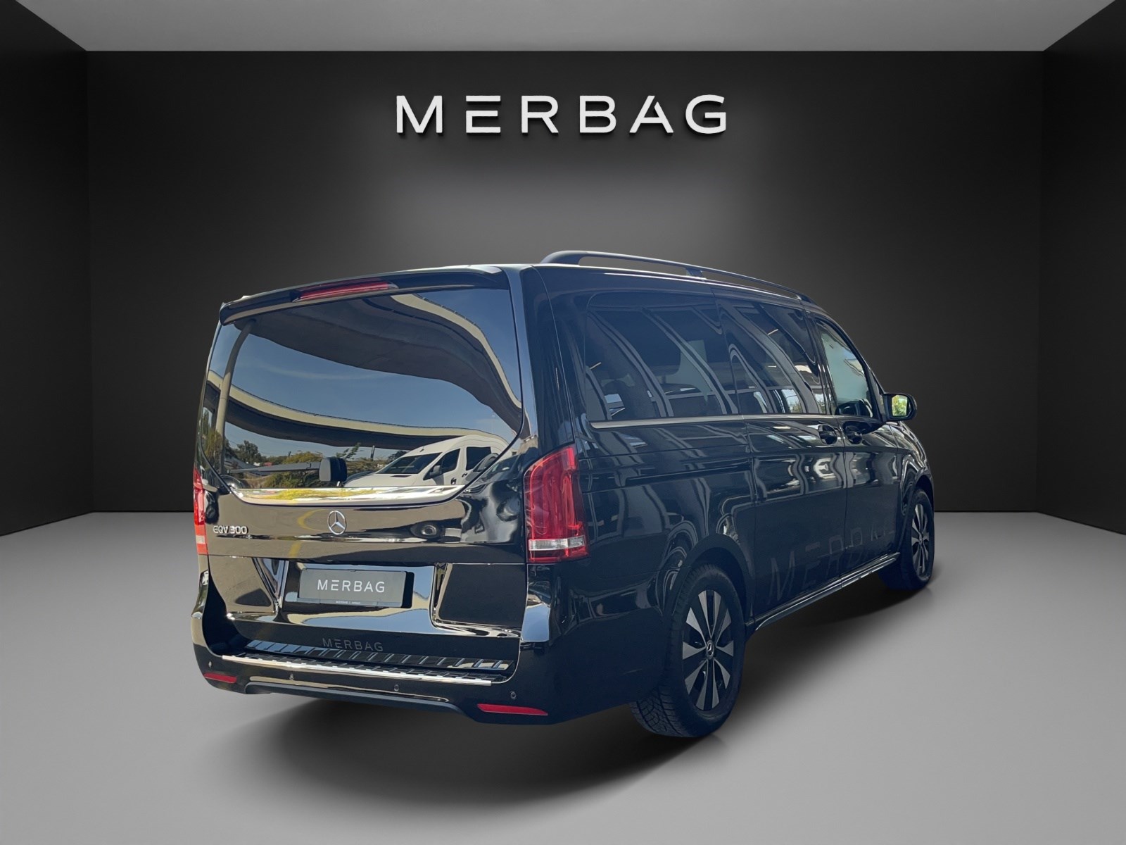 MERCEDES-BENZ EQV 300 lang-image-5