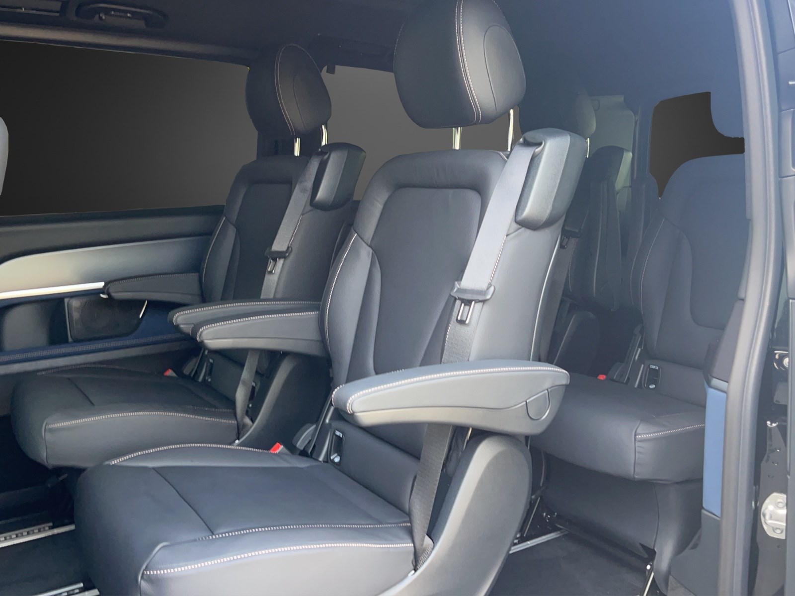MERCEDES-BENZ EQV 300 lang-image-7