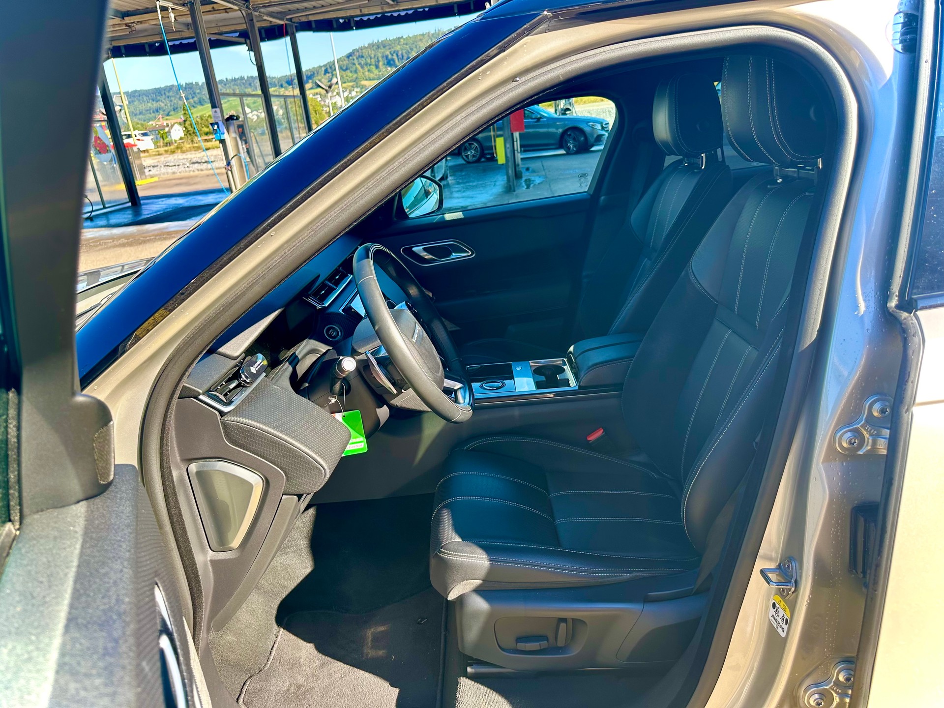 LAND ROVER Range Rover Velar R-Dynamic D 300 Automatic-image-2