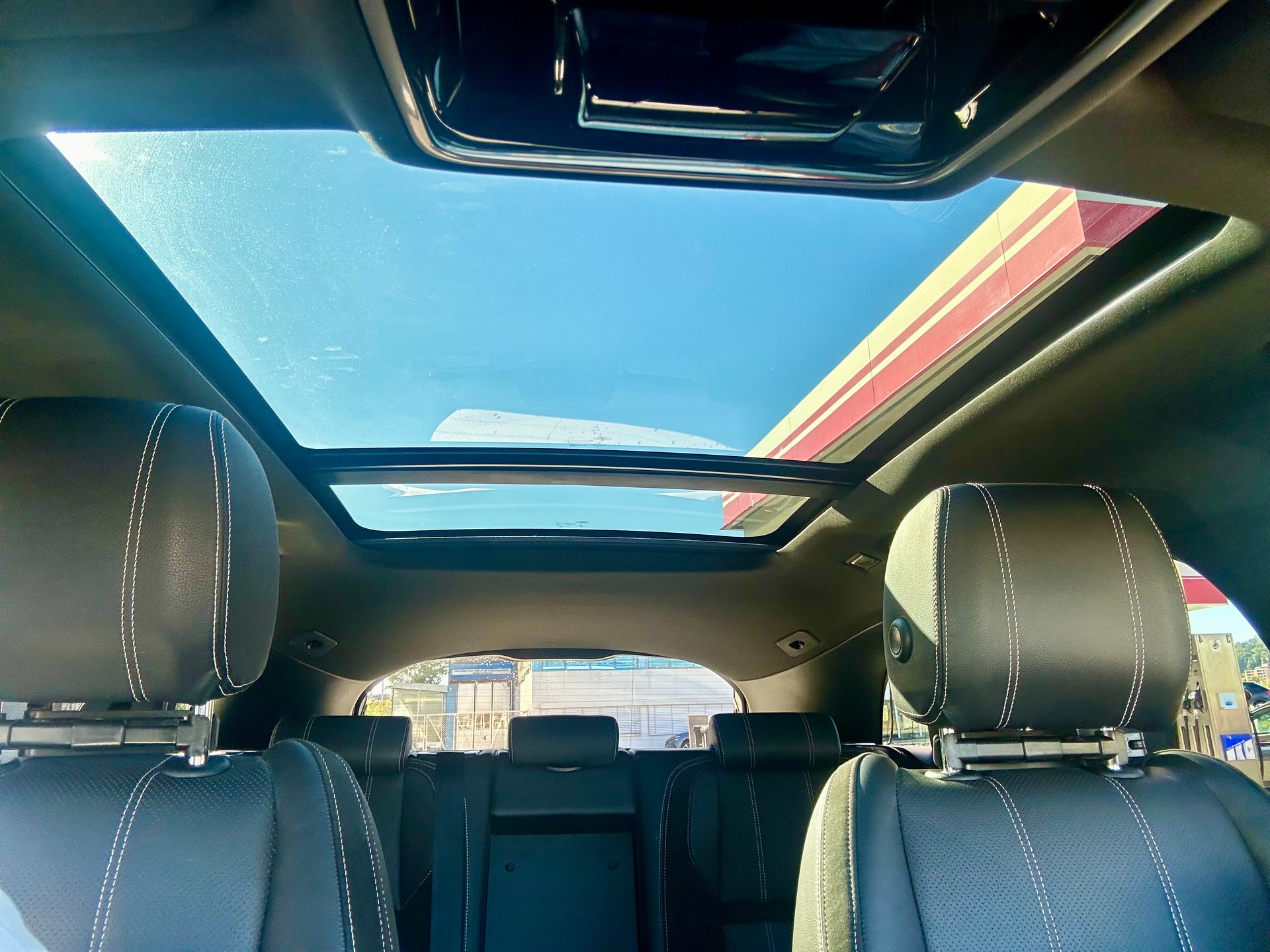 LAND ROVER Range Rover Velar R-Dynamic D 300 Automatic-image-6