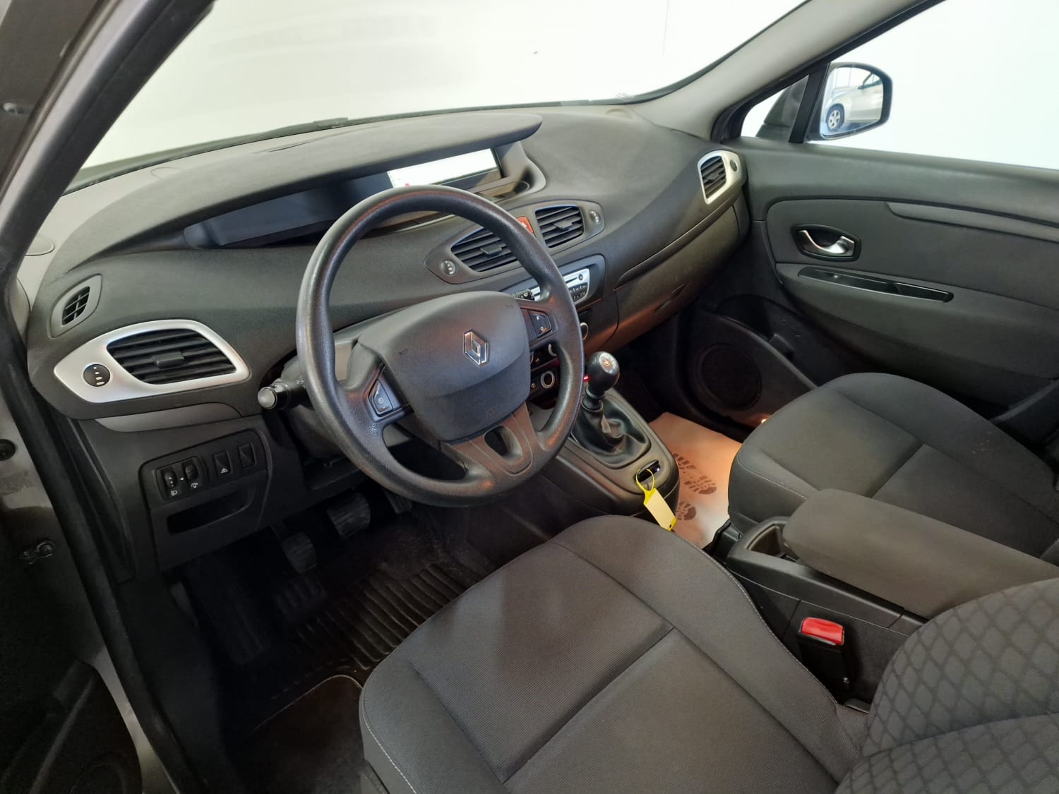 RENAULT Scénic 1.4 16V Turbo Expression-image-12